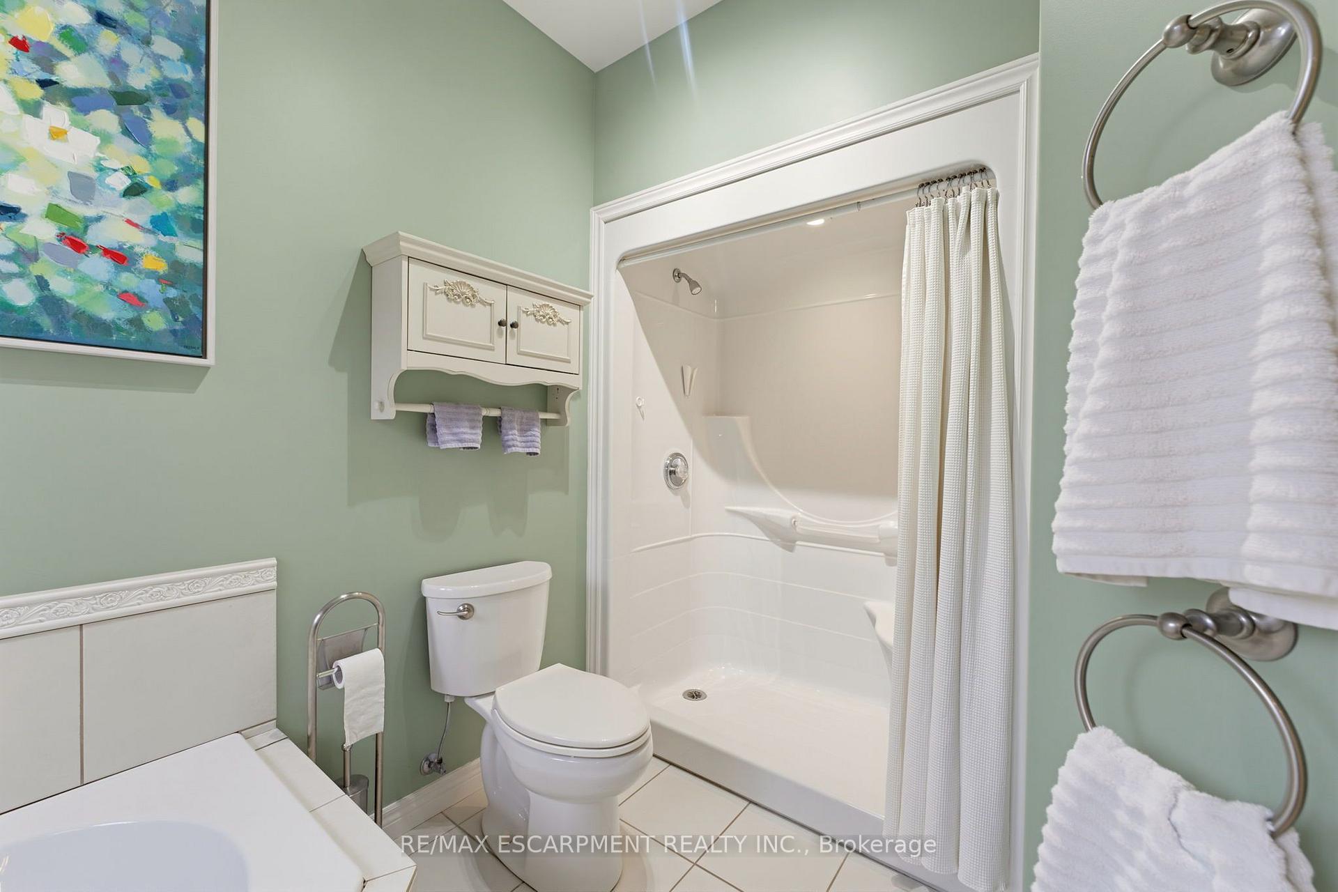 Photo 20 of 39 Oak Crescent, Haldimand — HOMEH