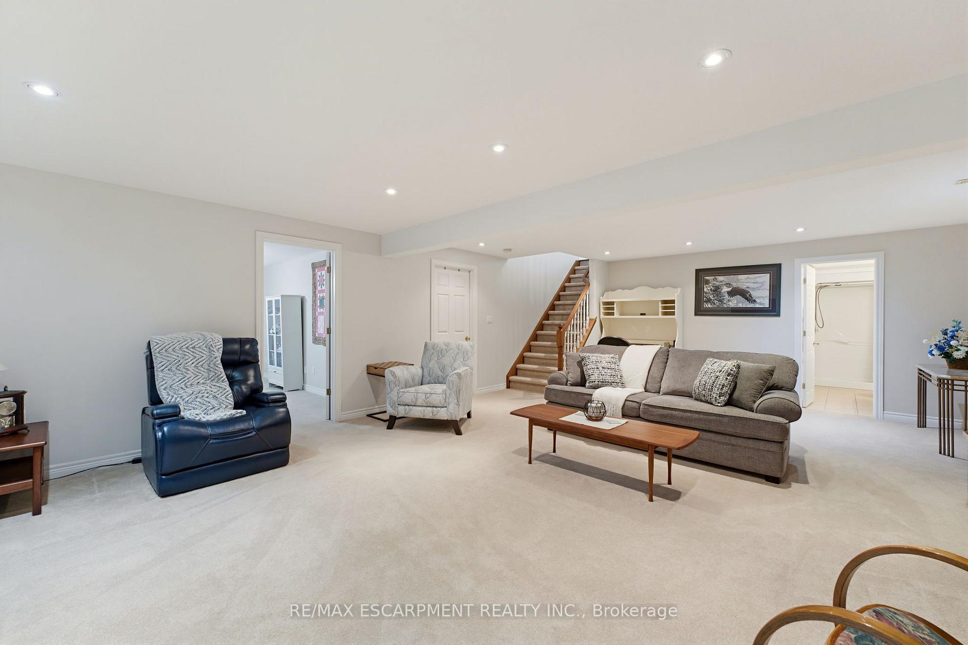 Photo 24 of 39 Oak Crescent, Haldimand — HOMEH