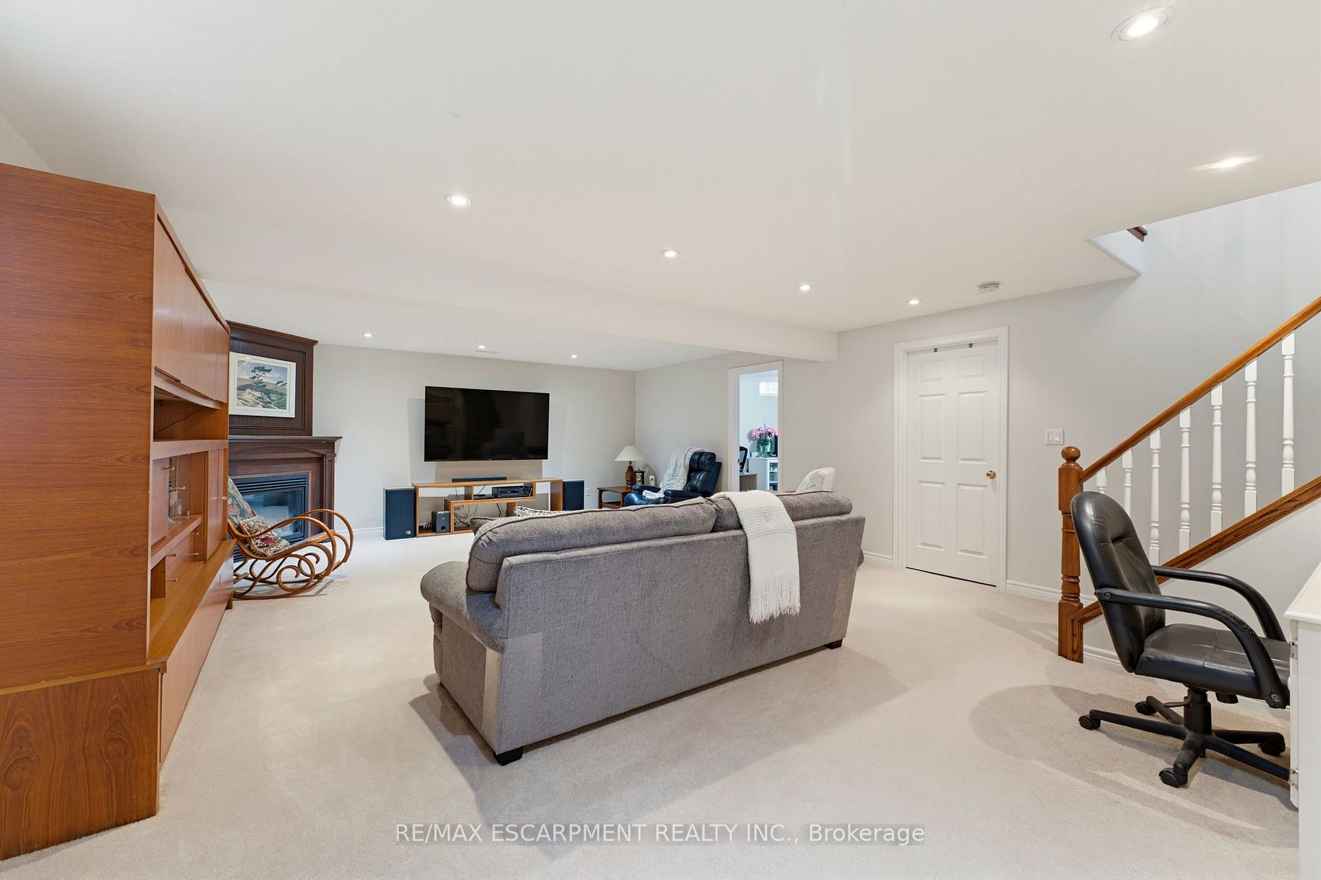 Photo 25 of 39 Oak Crescent, Haldimand — HOMEH