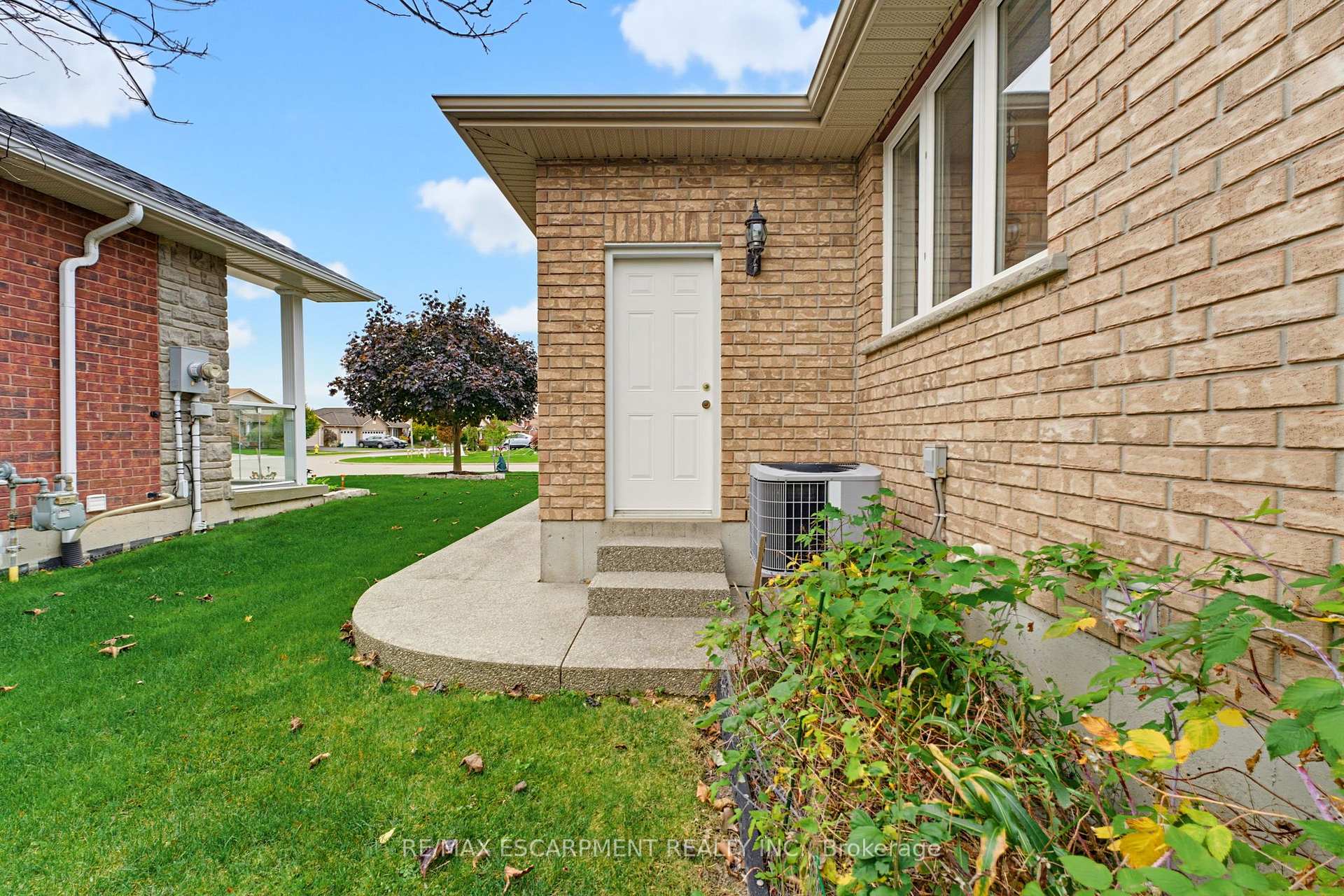 Photo 37 of 39 Oak Crescent, Haldimand — HOMEH