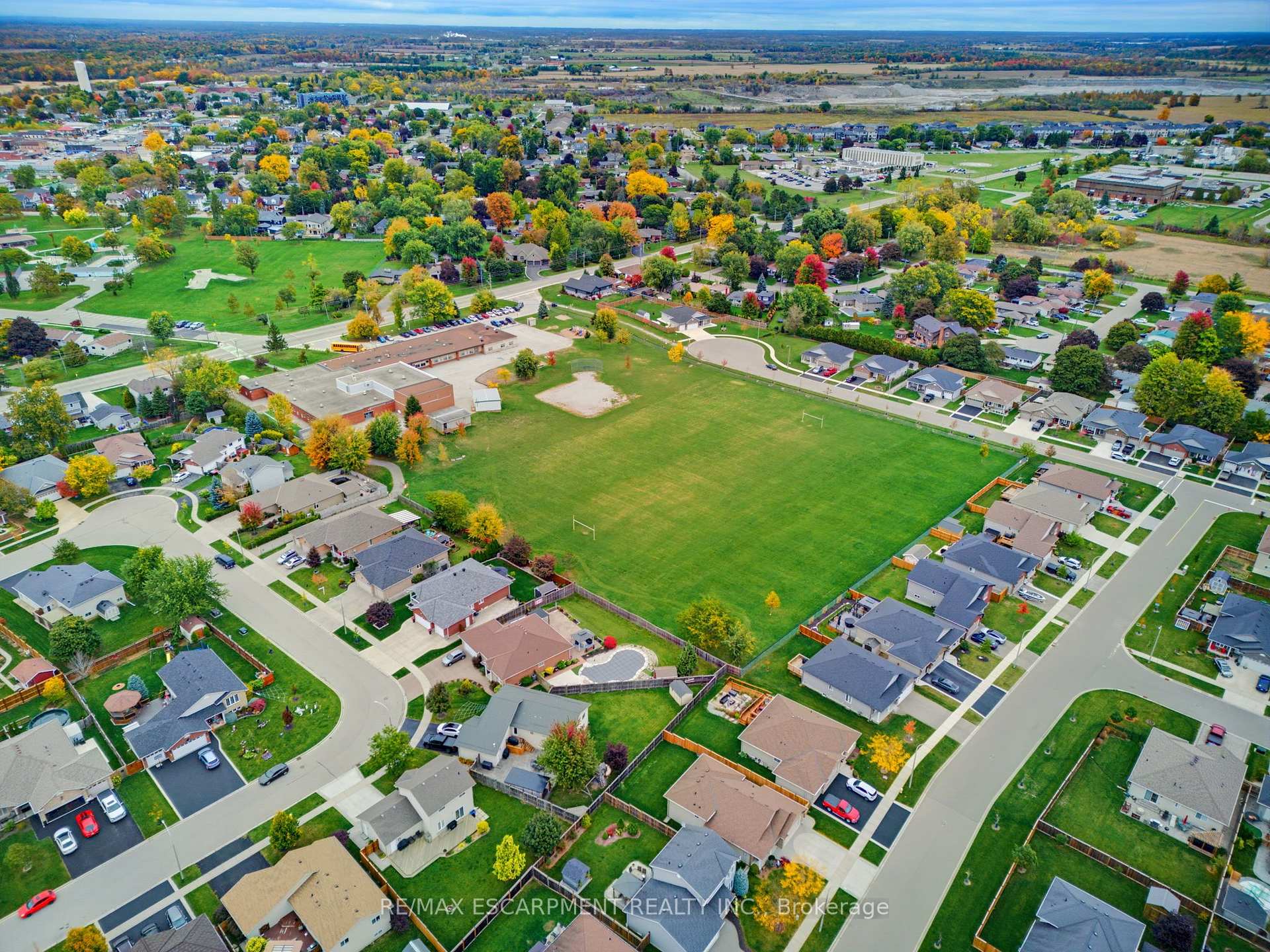 Photo 44 of 39 Oak Crescent, Haldimand — HOMEH