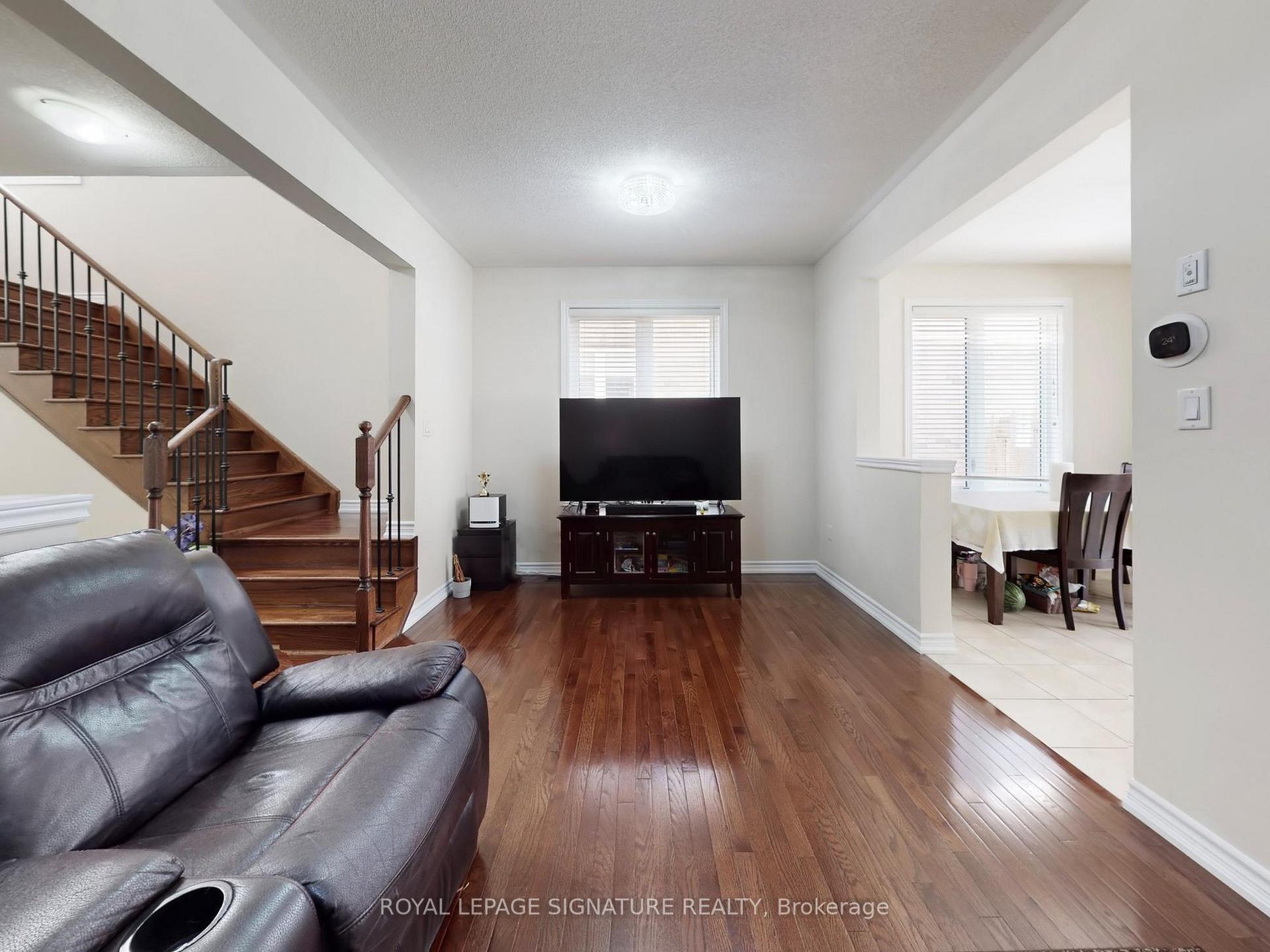 Photo 4 of 30 Walbrook Road, Brampton, Credit Valley — HOMEH