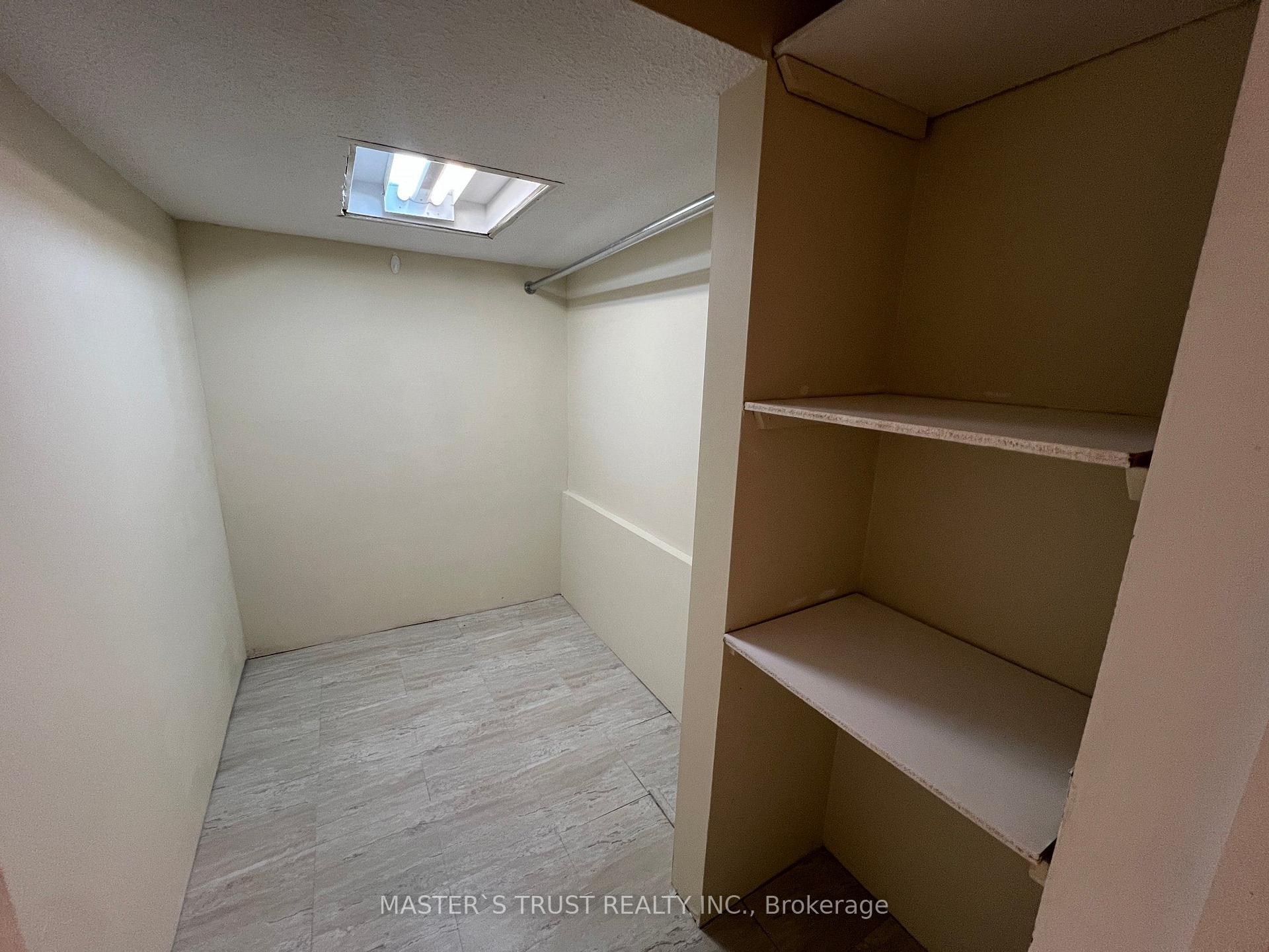 Photo 3 of 3145 Ibbeston Crescent, Mississauga, Erindale — HOMEH