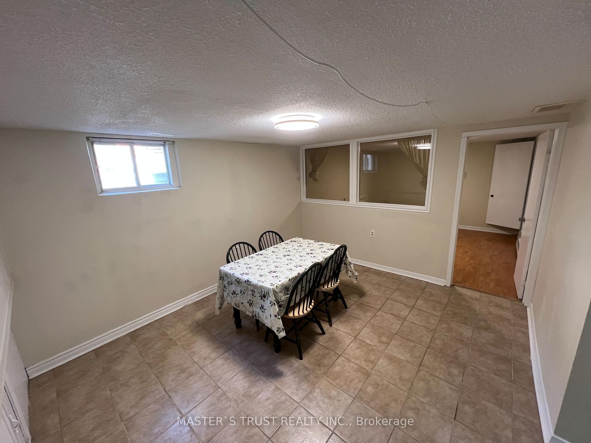 Photo 6 of 3145 Ibbeston Crescent, Mississauga, Erindale — HOMEH