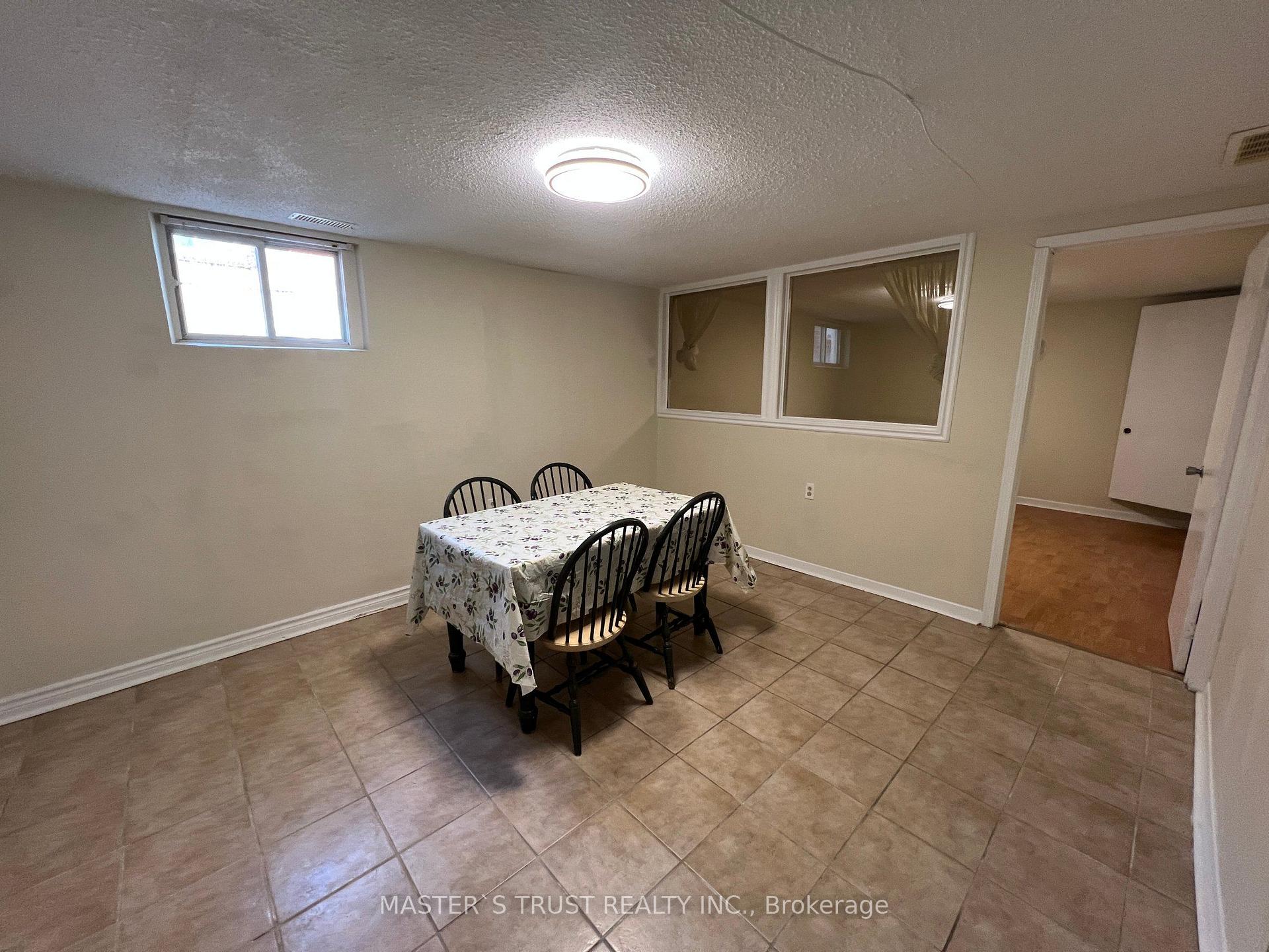 Photo 7 of 3145 Ibbeston Crescent, Mississauga, Erindale — HOMEH