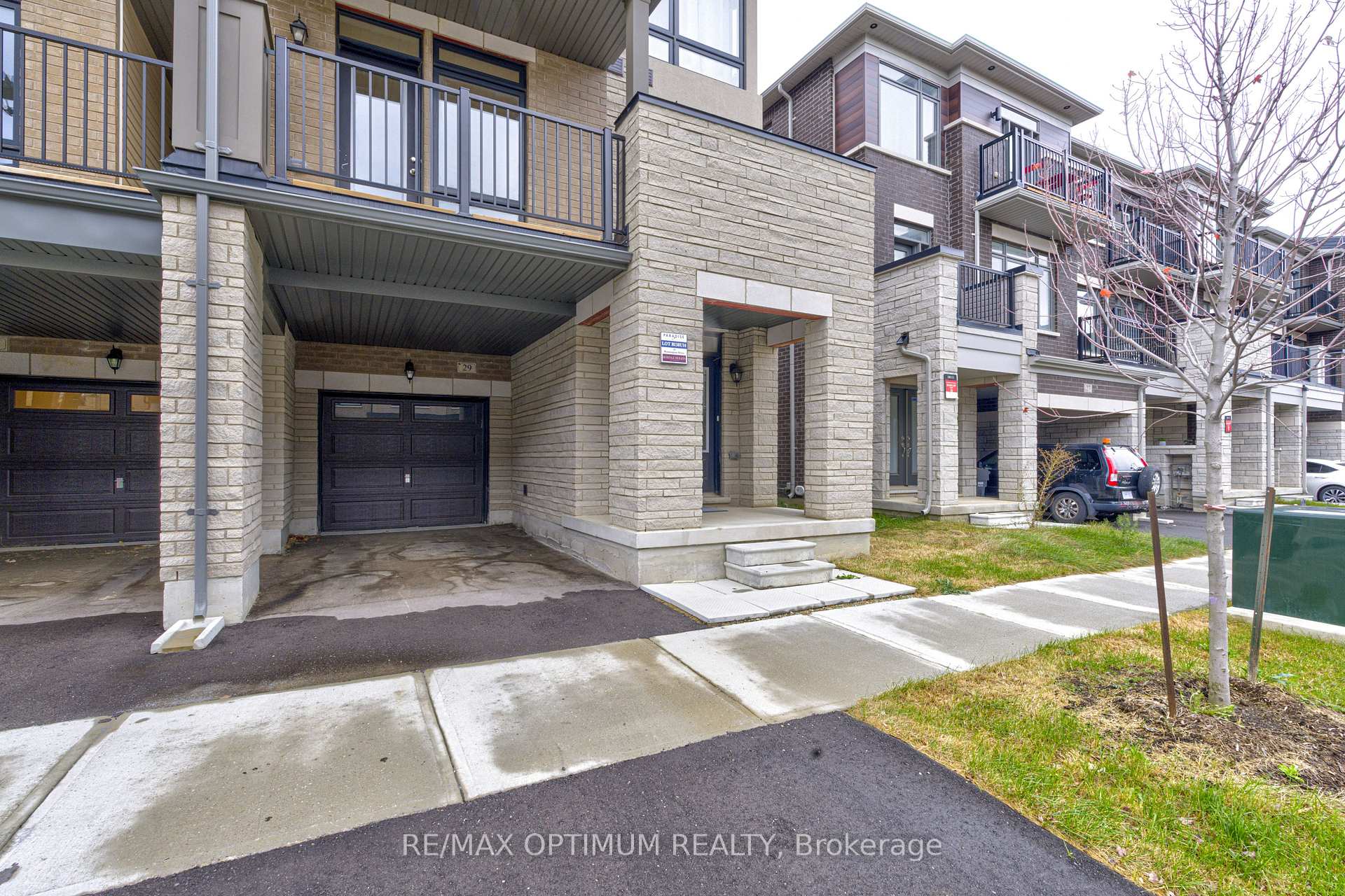 Photo 3 of 29 Bonnington Drive, Brampton, Northwest Brampton — HOMEH
