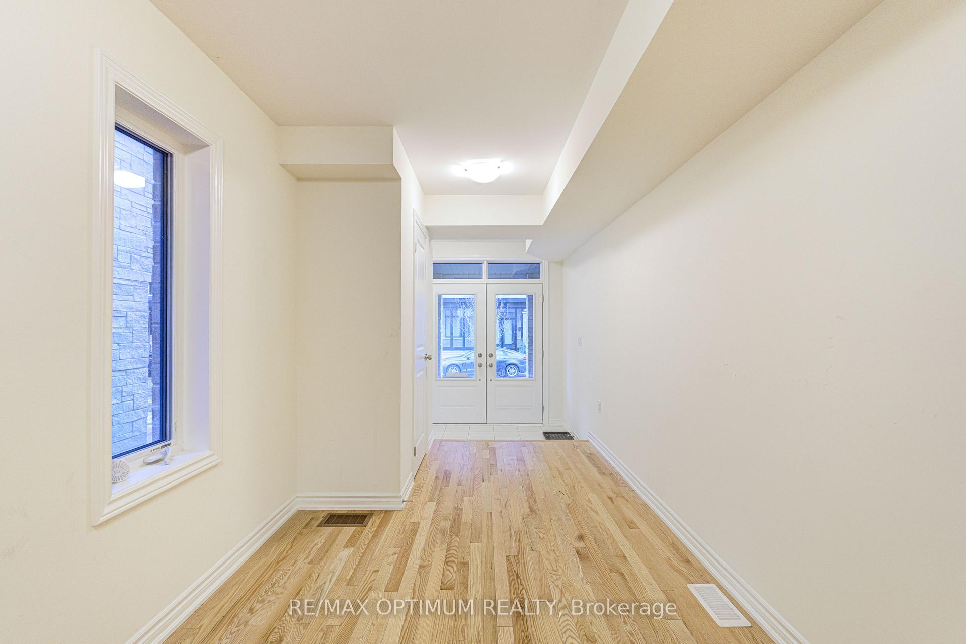 Photo 5 of 29 Bonnington Drive, Brampton, Northwest Brampton — HOMEH