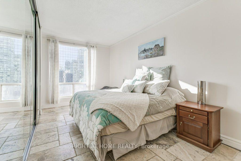 Photo 24 of Unit PH2, 25 Grenville Street, Toronto, Bay Street Corridor — HOMEH