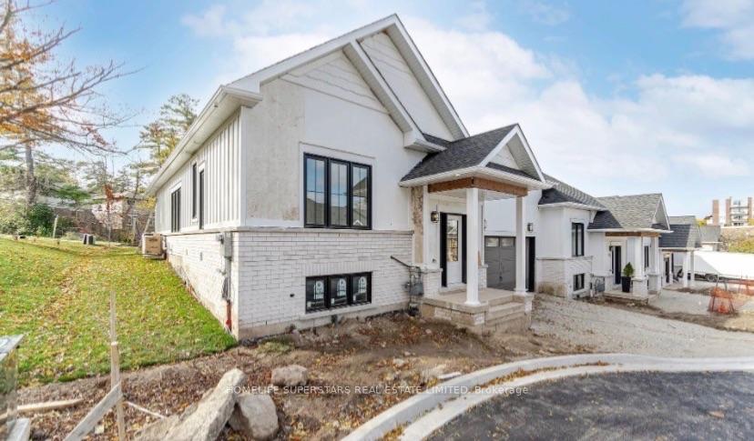 Photo of 8 Santa Barbra Lane