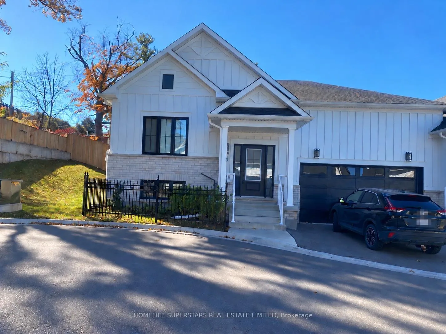 Photo of 8 Santa Barbra Lane