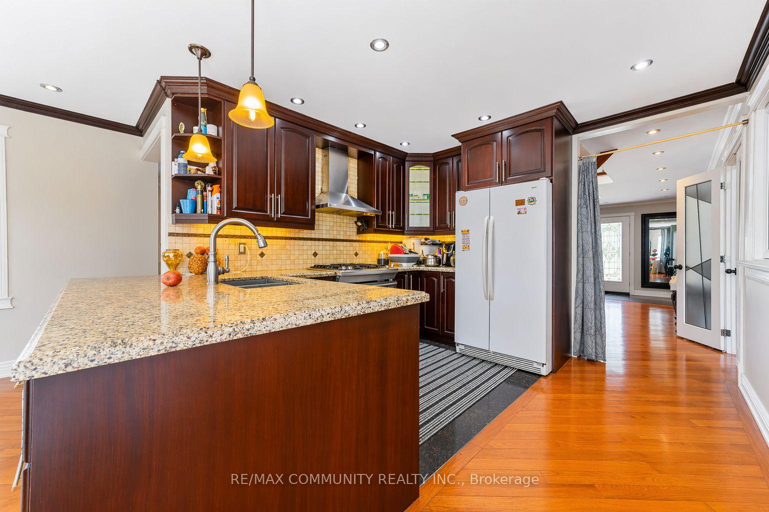 Photo 13 of 56 Cedar Brae Boulevard, Scarborough, Eglinton East — HOMEH