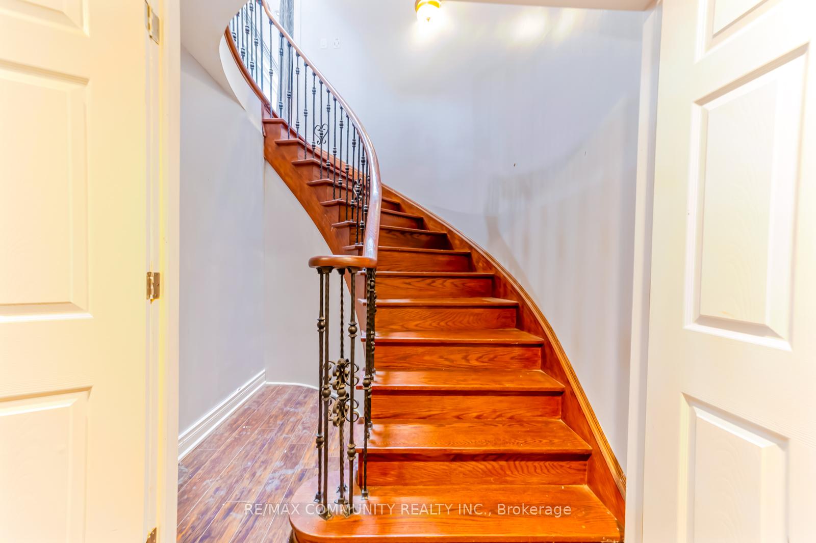 Photo 36 of 56 Cedar Brae Boulevard, Scarborough, Eglinton East — HOMEH
