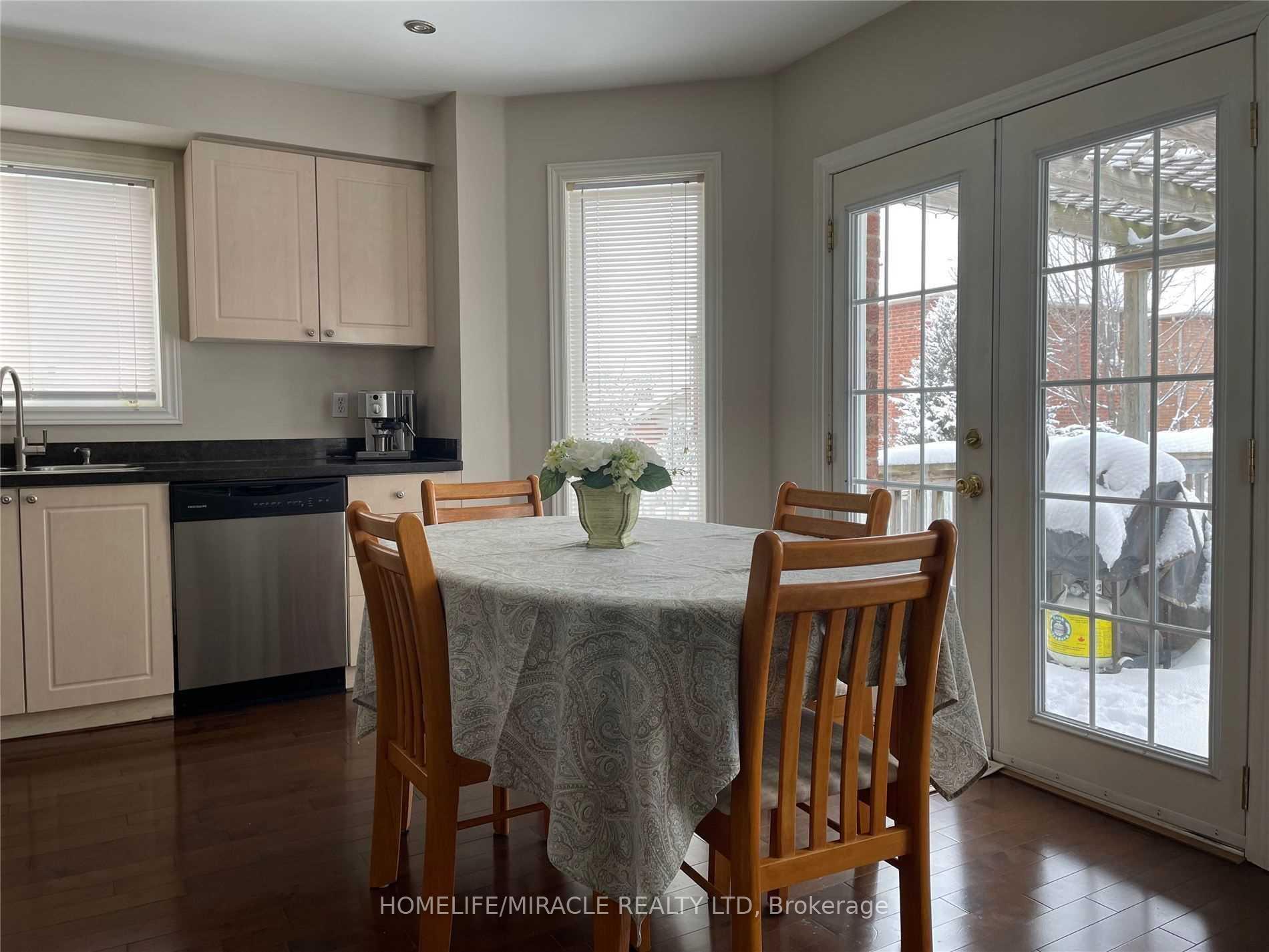 Photo 3 of 22 Mckenzie Crescent, Barrie, Ardagh — HOMEH