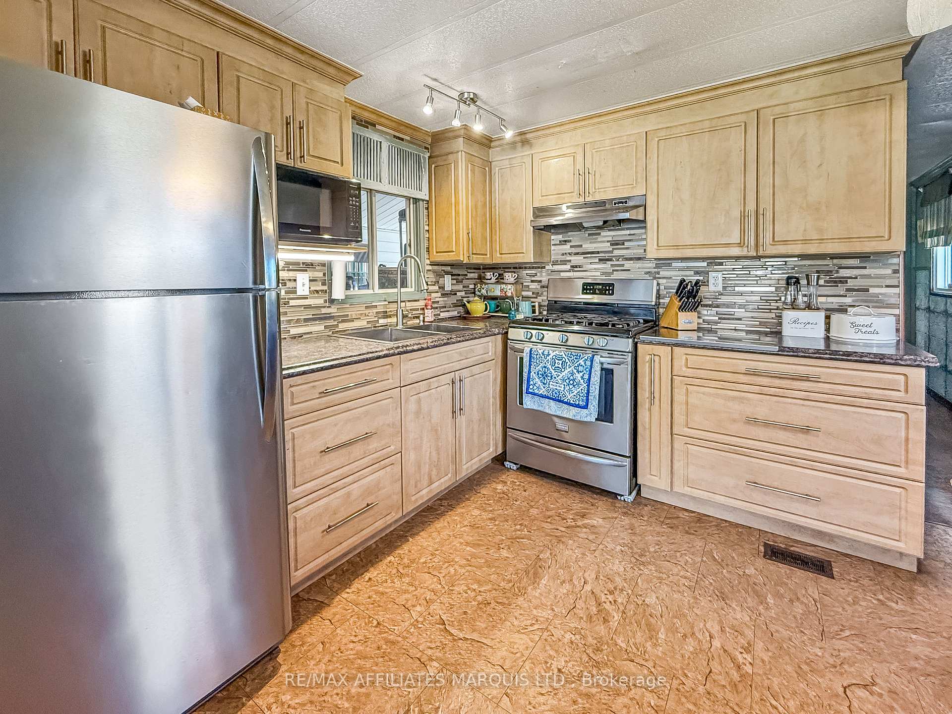 Photo 9 of Unit 15, 2155 Tollgate Road W, Cornwall, Cornwall — HOMEH