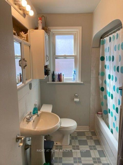 Photo 8 of 110 Howard Avenue, Hamilton, Balfour — HOMEH