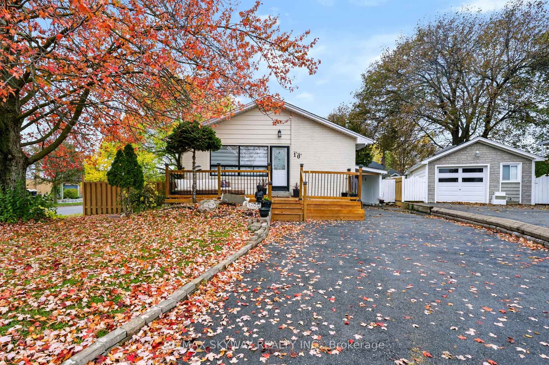 Photo 1 of 10 Rexway Drive, Halton Hills, Georgetown — HOMEH