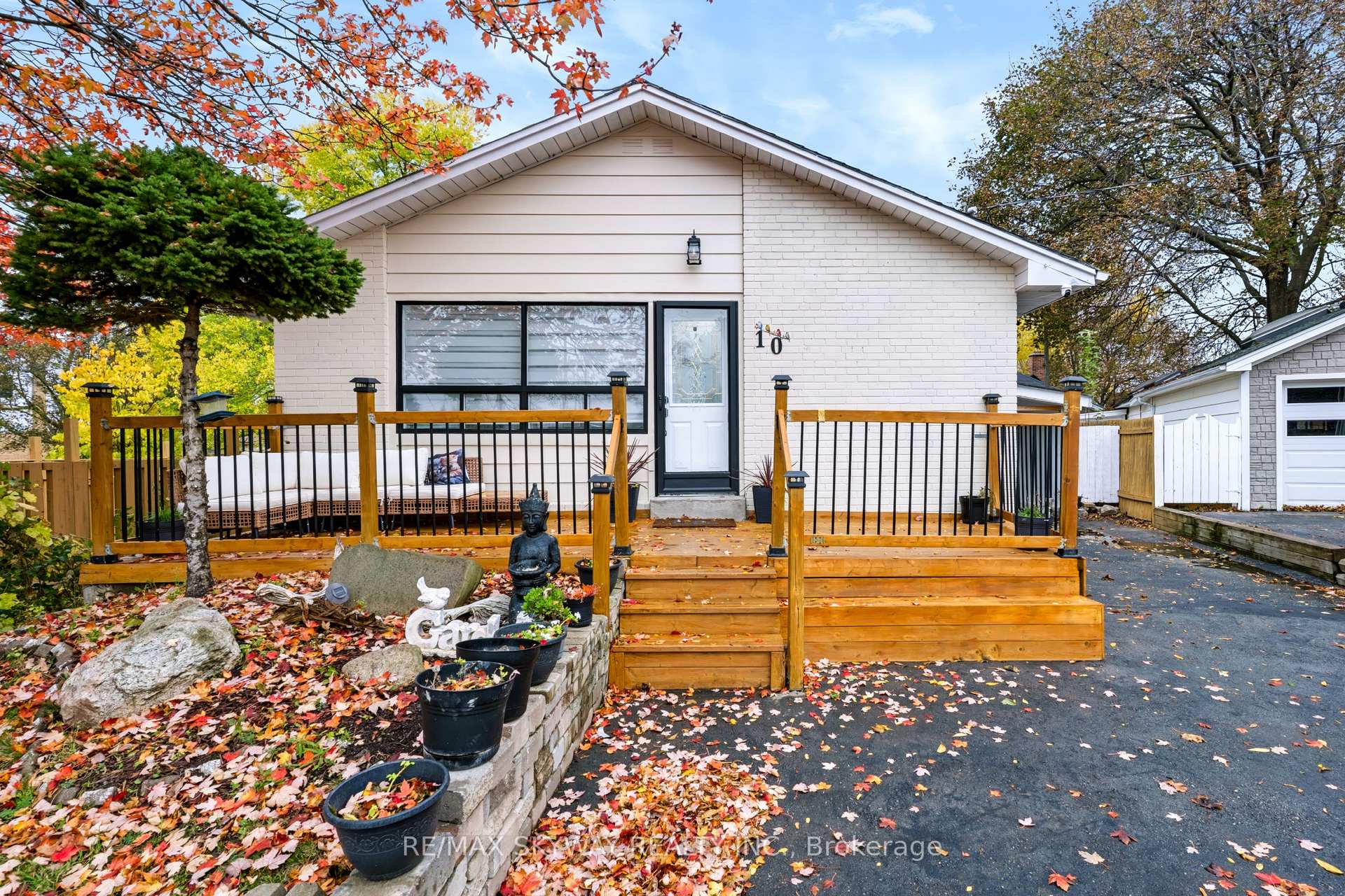 Photo 4 of 10 Rexway Drive, Halton Hills, Georgetown — HOMEH