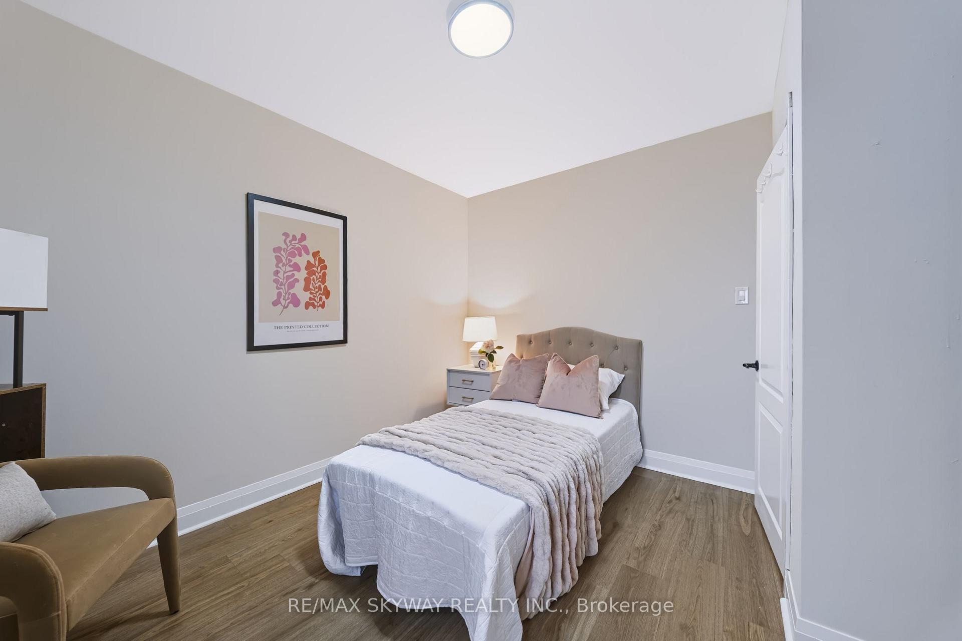 Photo 17 of 10 Rexway Drive, Halton Hills, Georgetown — HOMEH