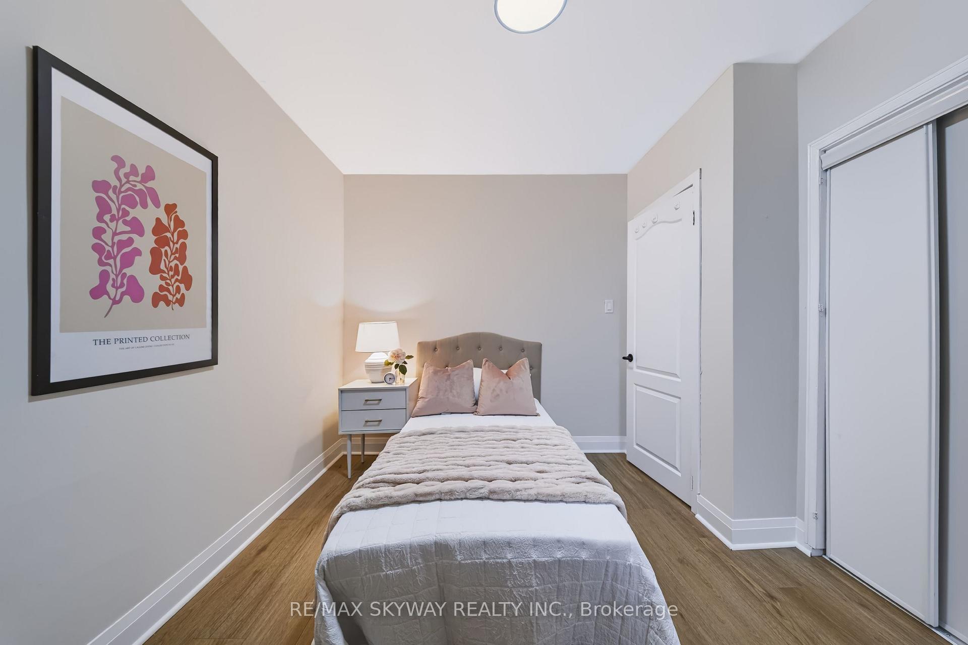 Photo 16 of 10 Rexway Drive, Halton Hills, Georgetown — HOMEH