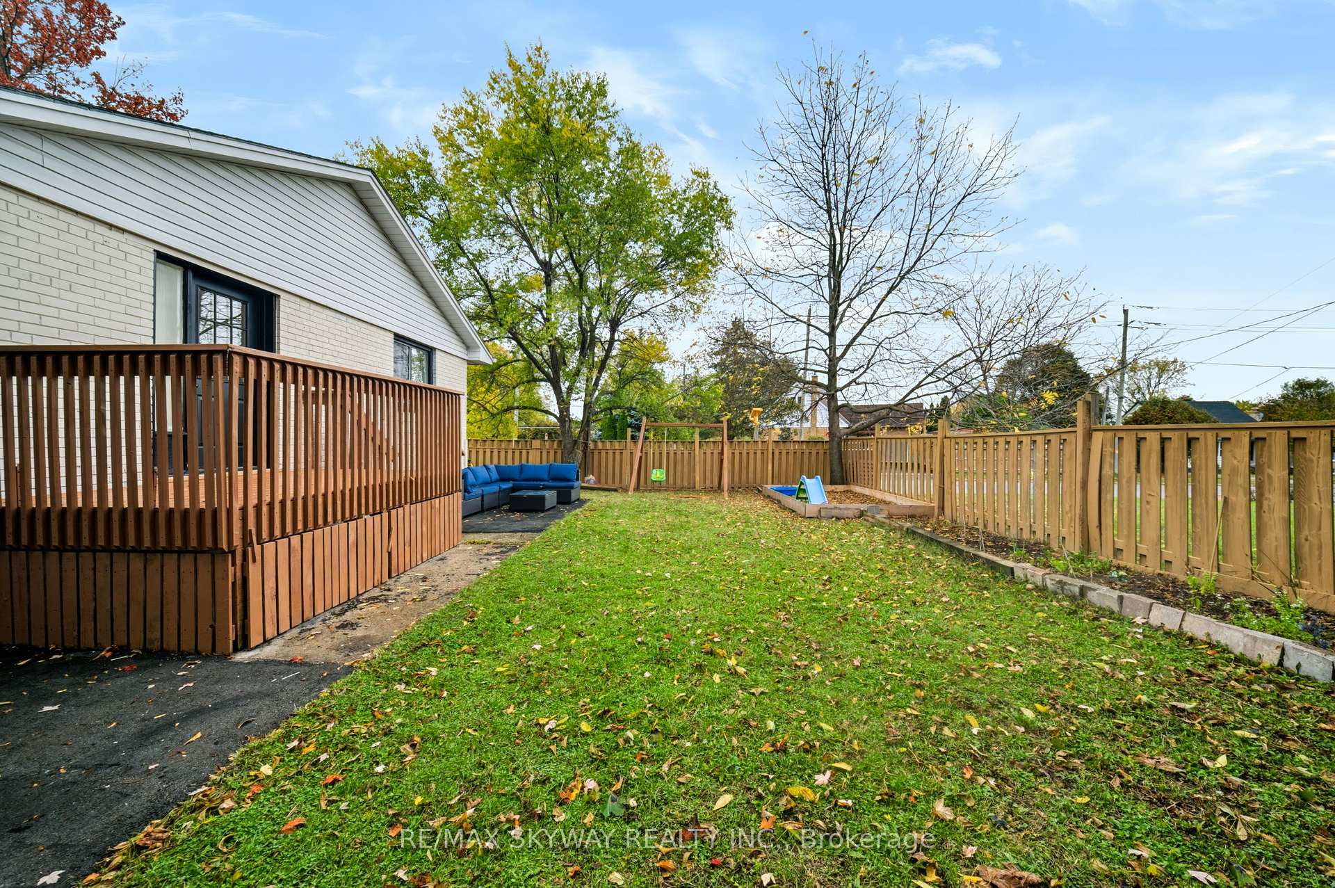 Photo 39 of 10 Rexway Drive, Halton Hills, Georgetown — HOMEH