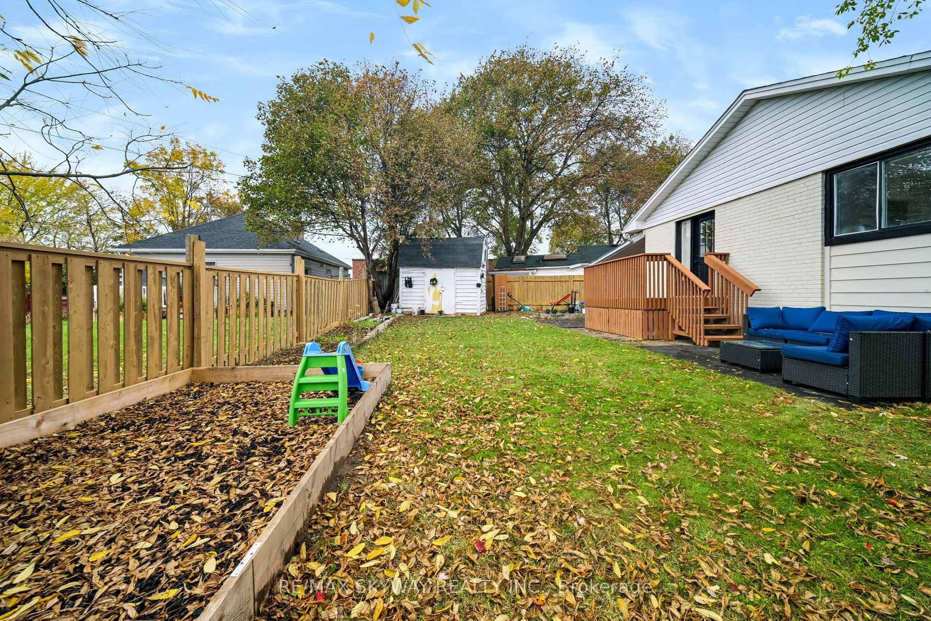 Photo 42 of 10 Rexway Drive, Halton Hills, Georgetown — HOMEH