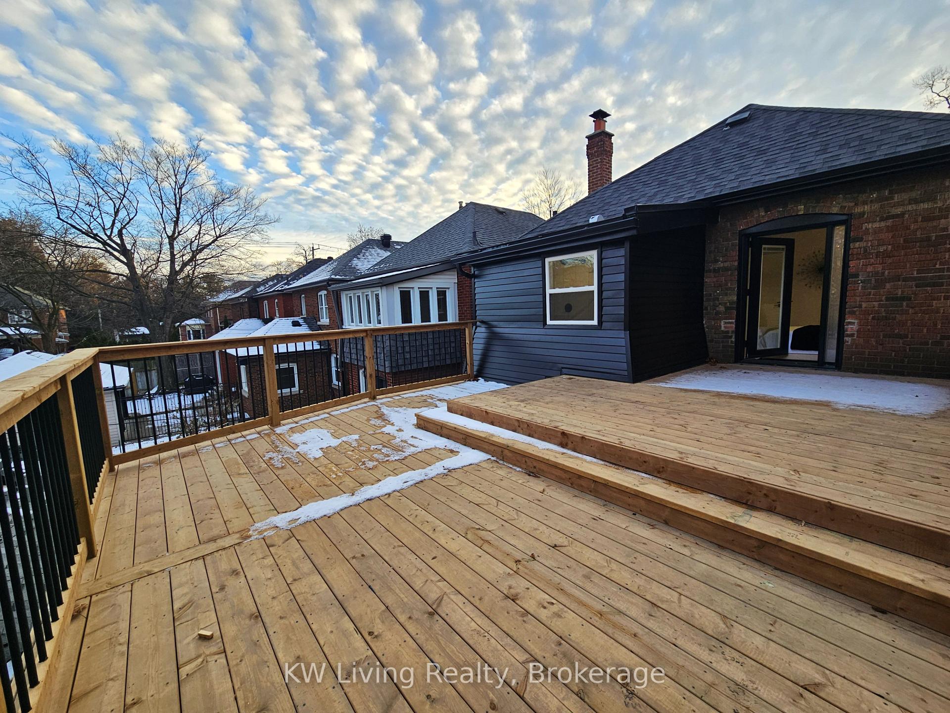 Photo 10 of 113 Humbercrest Boulevard, Toronto, Lambton Baby Point — HOMEH