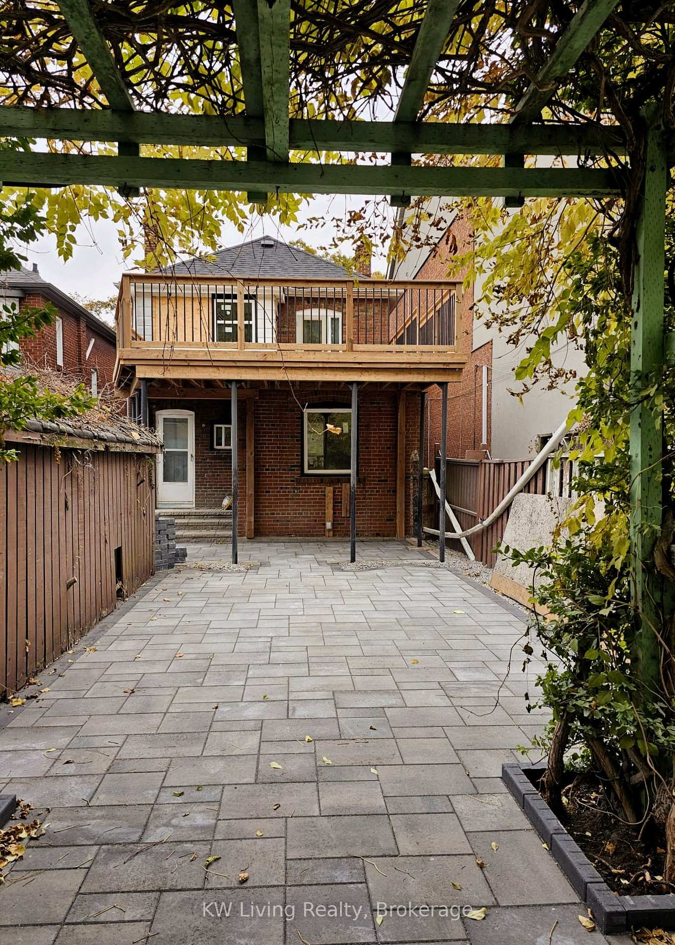 Photo 23 of 113 Humbercrest Boulevard, Toronto, Lambton Baby Point — HOMEH