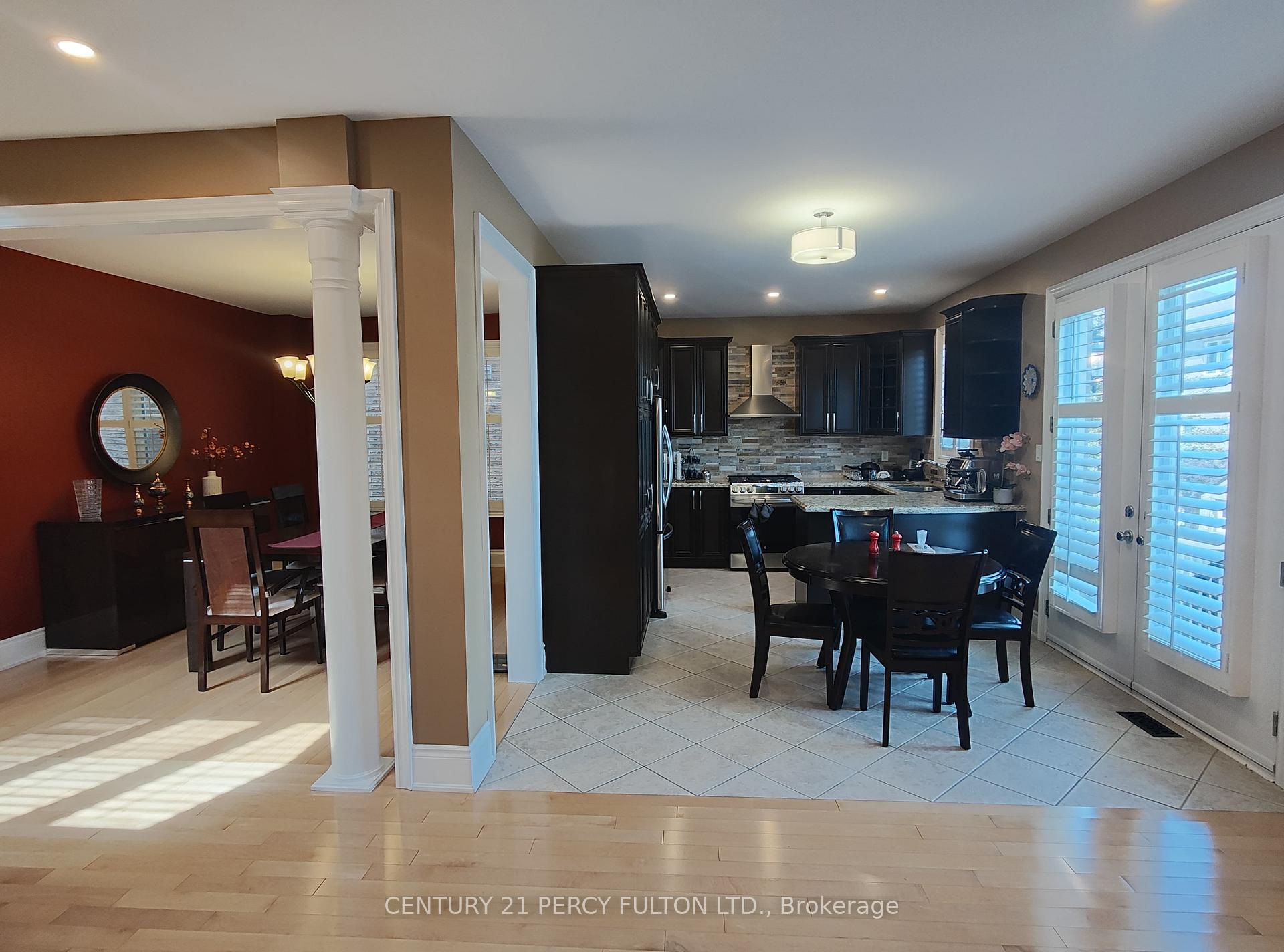 Photo 5 of 21 Bowkett Drive, Richmond Hill, Jefferson — HOMEH