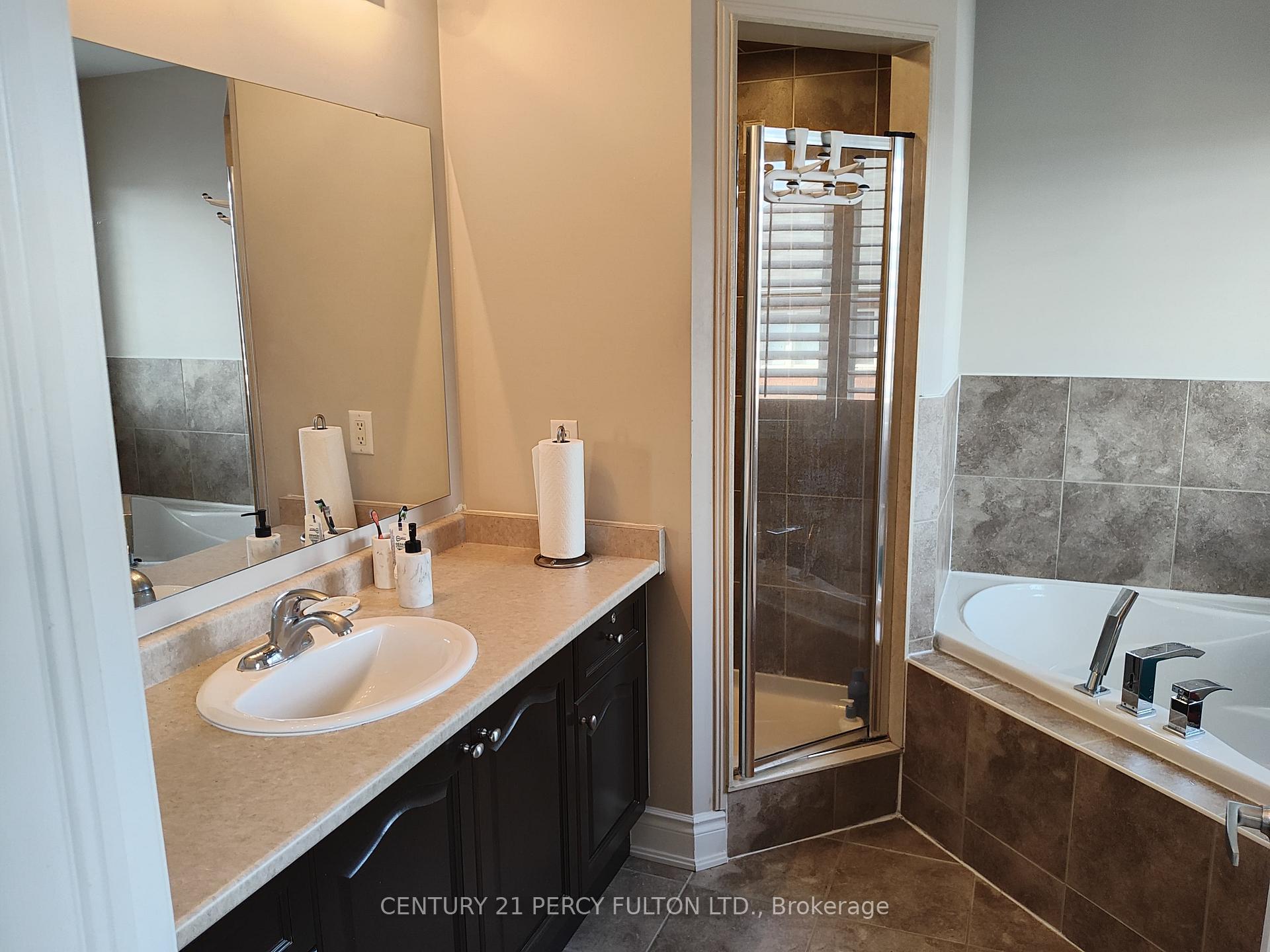 Photo 12 of 21 Bowkett Drive, Richmond Hill, Jefferson — HOMEH