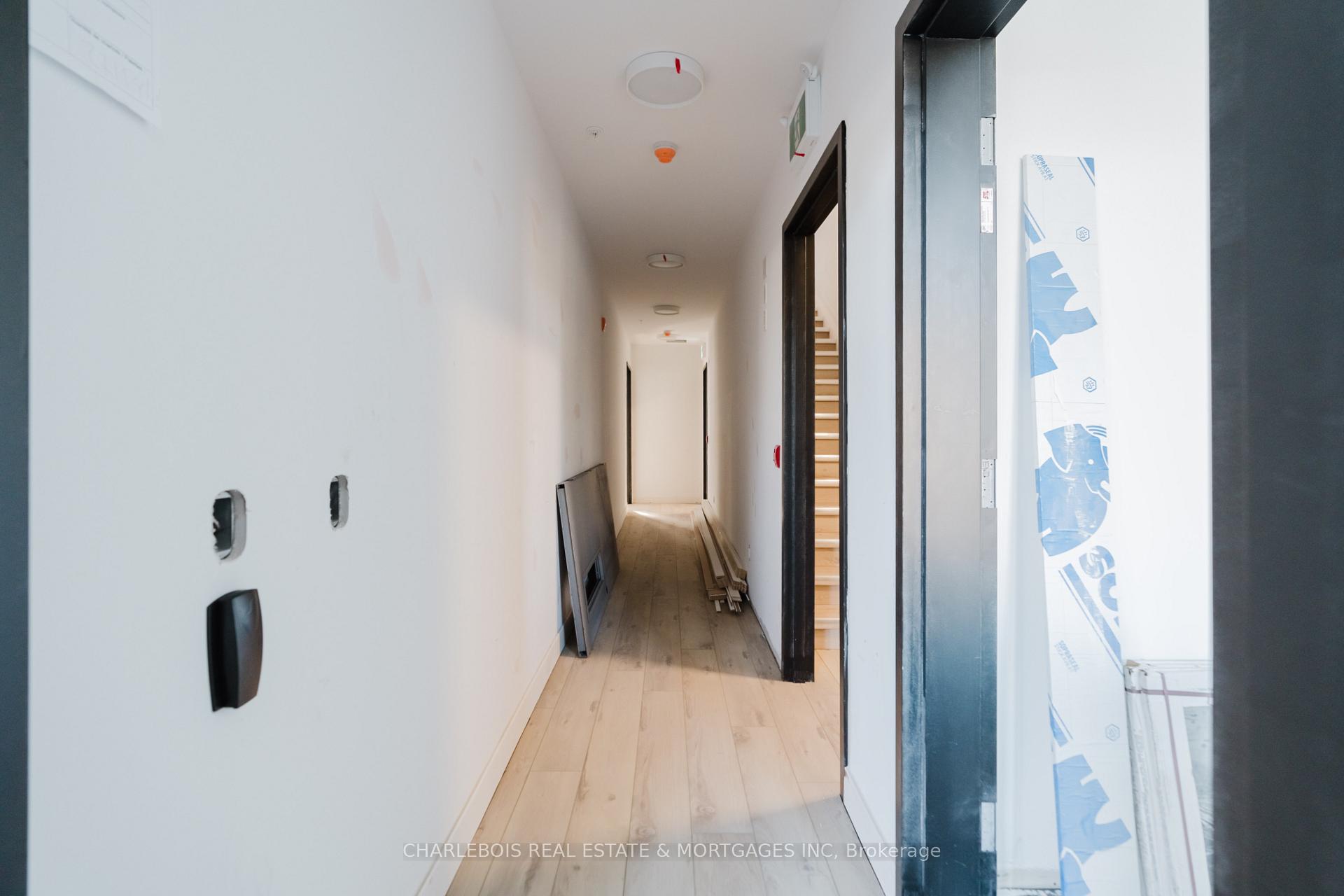 Photo 3 of Unit D, 830 St Laurent Boulevard, Ottawa, Castle Heights — HOMEH