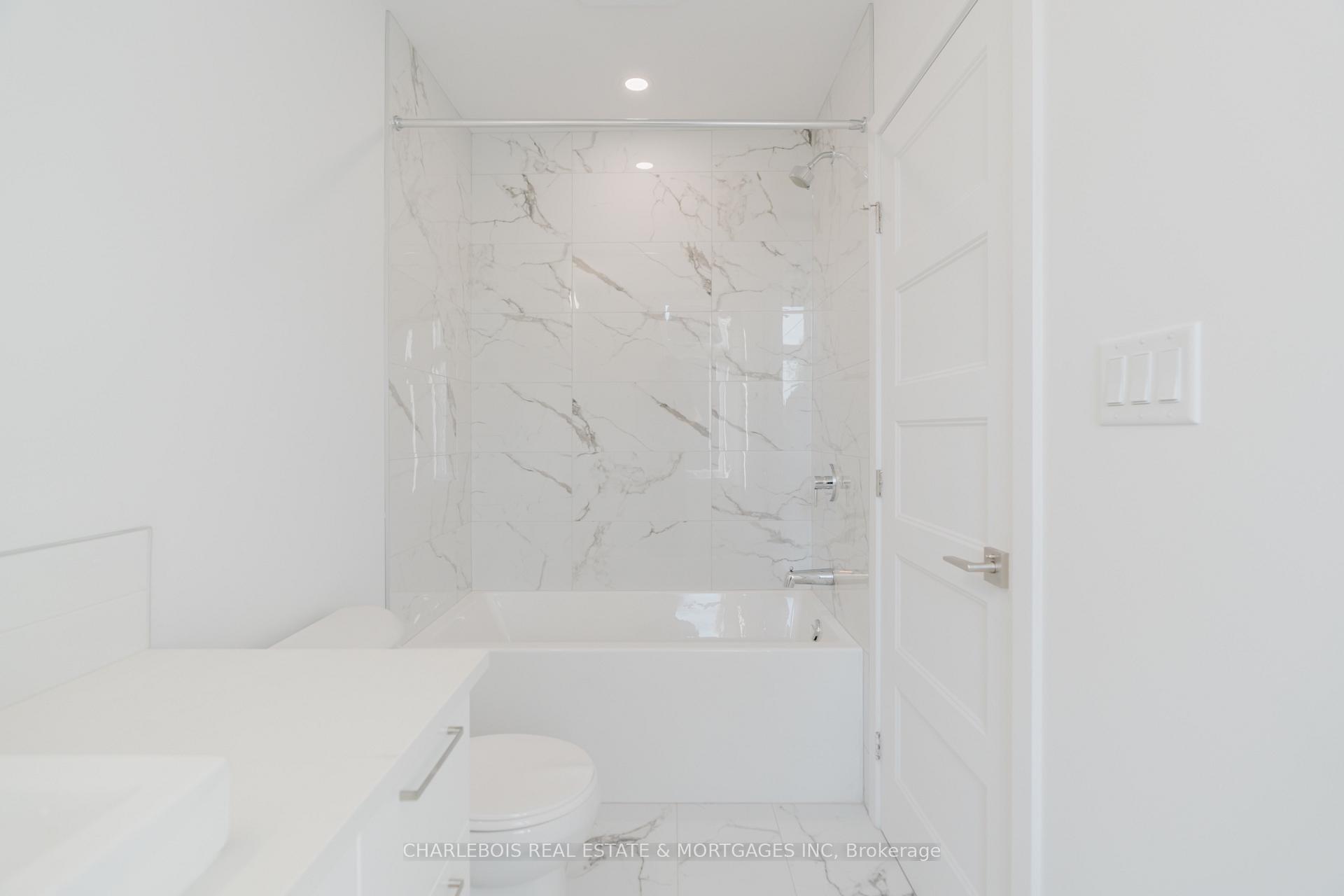 Photo 17 of Unit D, 830 St Laurent Boulevard, Ottawa, Castle Heights — HOMEH
