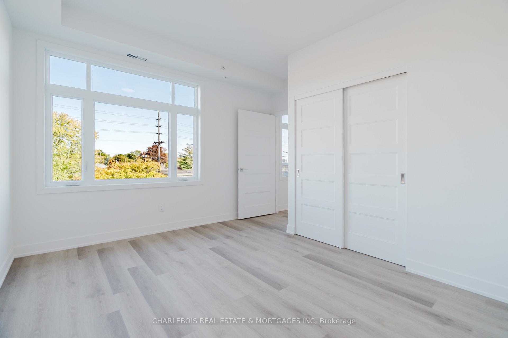 Photo 18 of Unit D, 830 St Laurent Boulevard, Ottawa, Castle Heights — HOMEH
