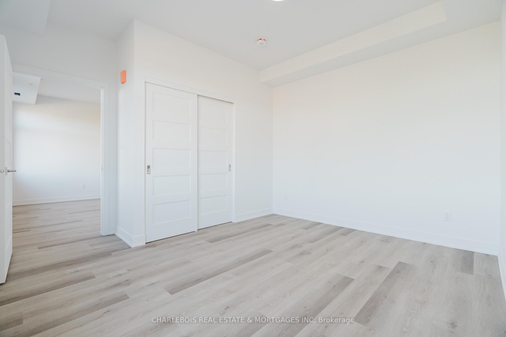 Photo 19 of Unit D, 830 St Laurent Boulevard, Ottawa, Castle Heights — HOMEH
