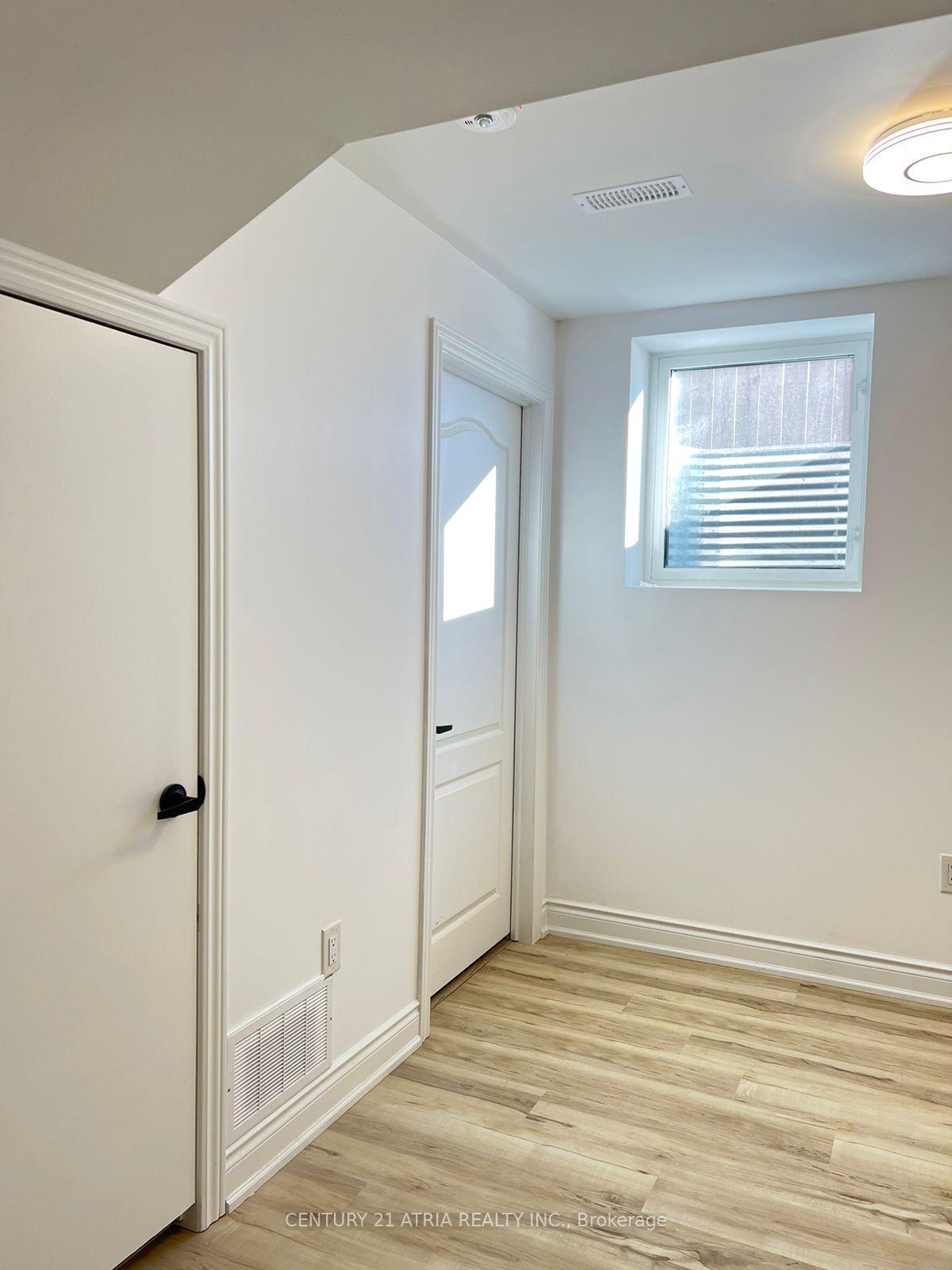 Photo 5 of 148 Dean Avenue, Barrie, Painswick South — HOMEH