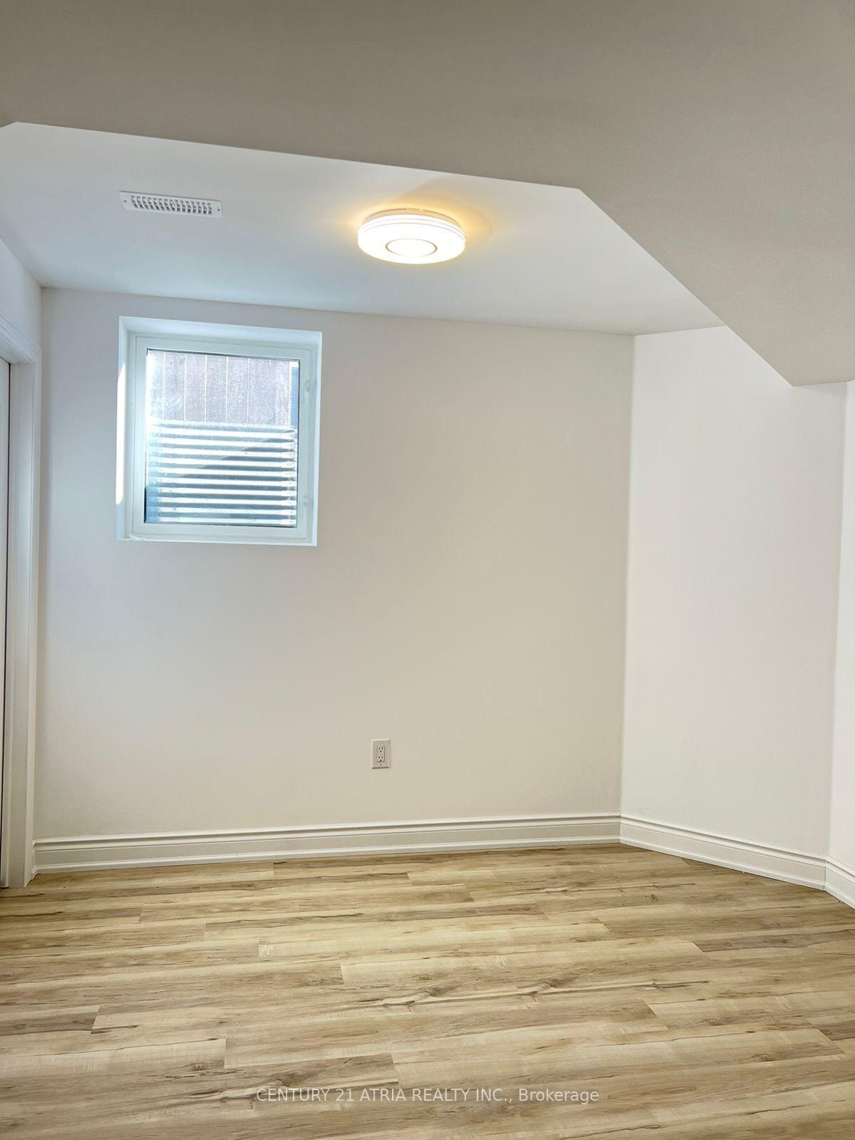 Photo 7 of 148 Dean Avenue, Barrie, Painswick South — HOMEH