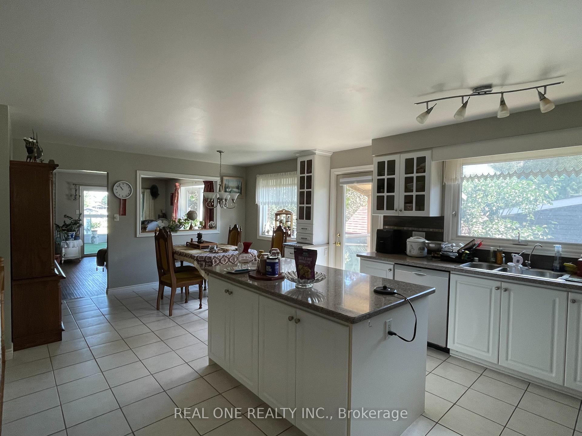 Photo 6 of 84 Riverglen Drive, Georgina, Keswick South — HOMEH