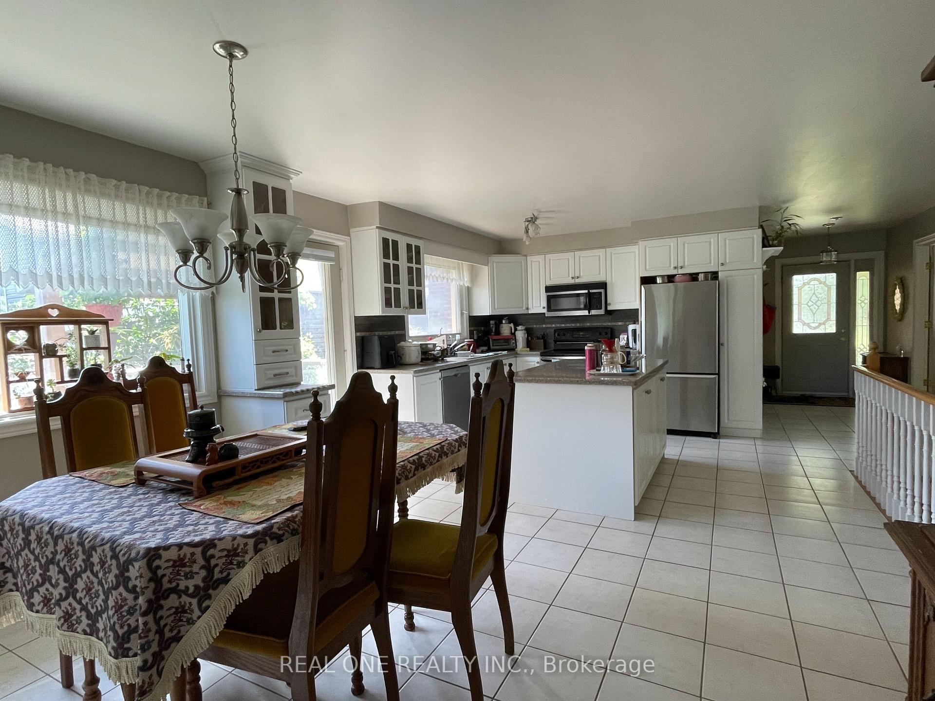 Photo 7 of 84 Riverglen Drive, Georgina, Keswick South — HOMEH
