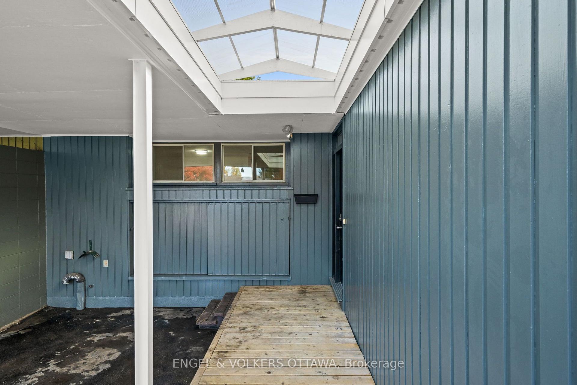 Photo 3 of 50 Solva Drive, Ottawa, Crystal Beach — HOMEH