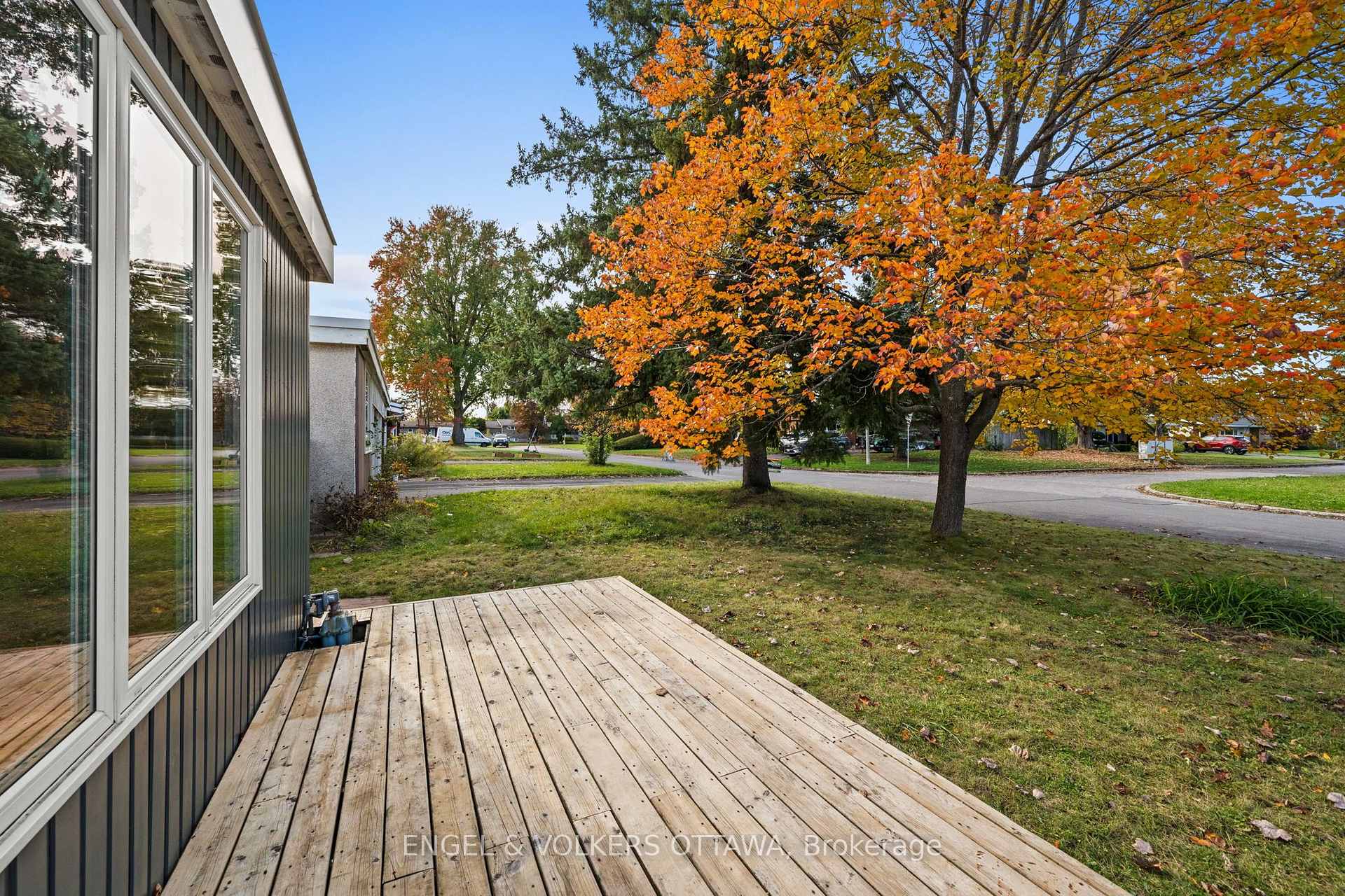 Photo 4 of 50 Solva Drive, Ottawa, Crystal Beach — HOMEH