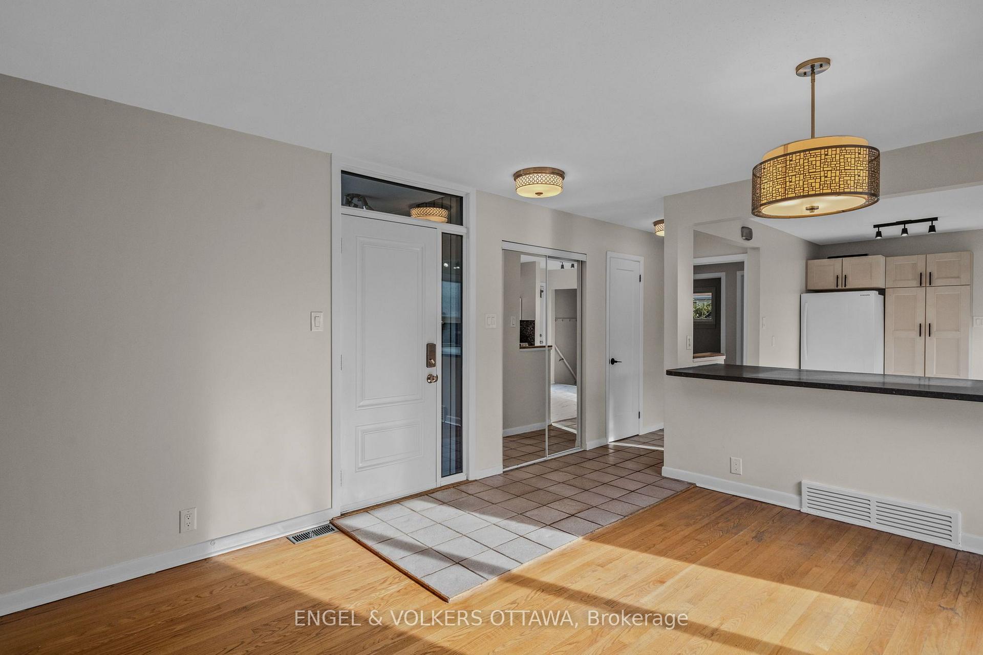 Photo 6 of 50 Solva Drive, Ottawa, Crystal Beach — HOMEH