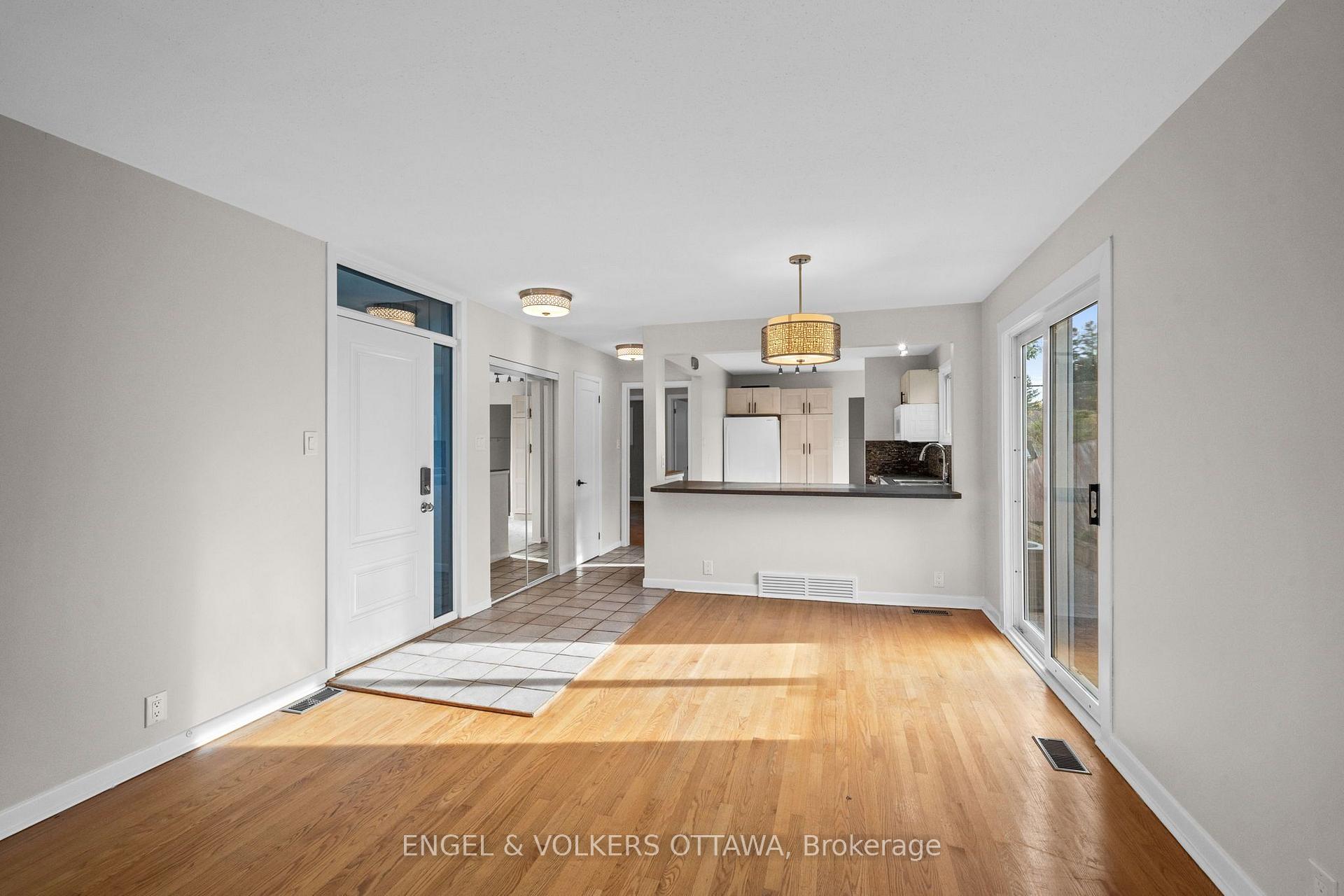 Photo 9 of 50 Solva Drive, Ottawa, Crystal Beach — HOMEH