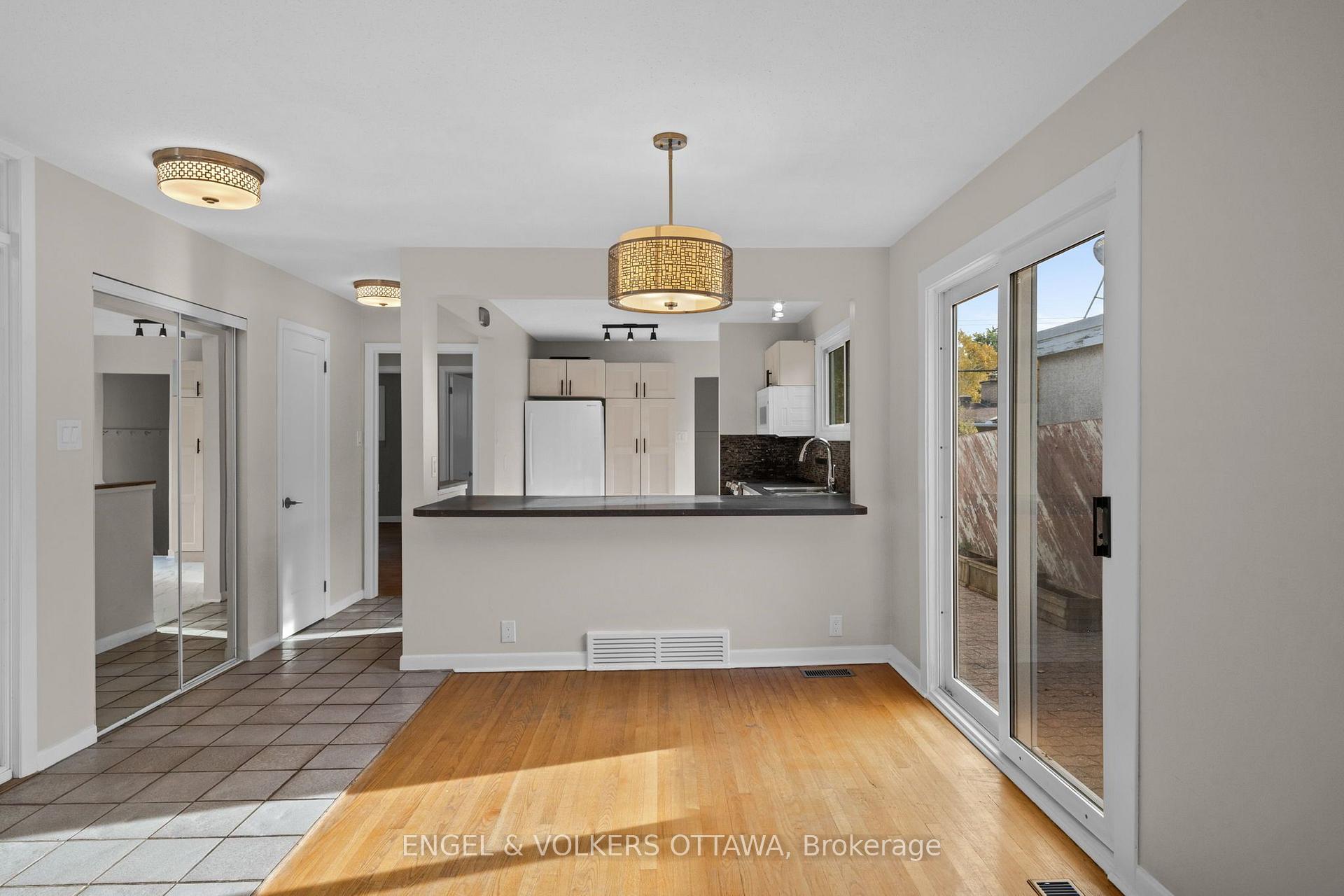 Photo 10 of 50 Solva Drive, Ottawa, Crystal Beach — HOMEH