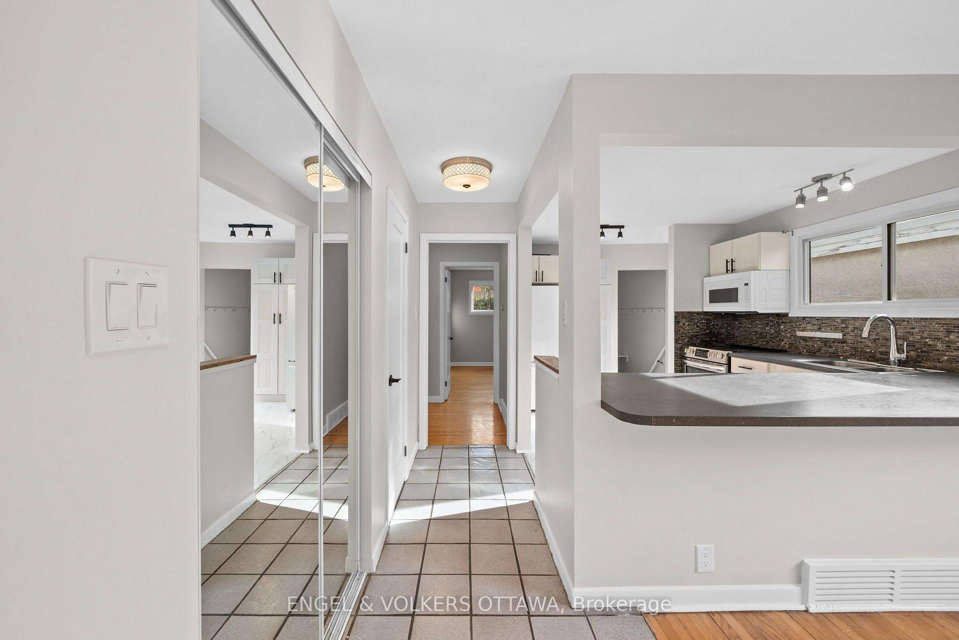 Photo 13 of 50 Solva Drive, Ottawa, Crystal Beach — HOMEH