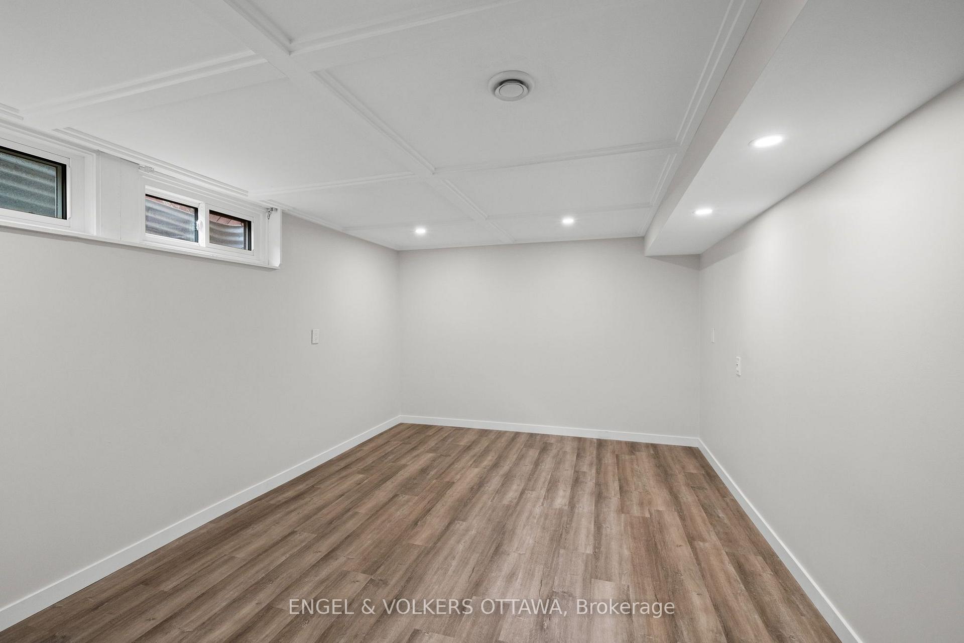 Photo 35 of 50 Solva Drive, Ottawa, Crystal Beach — HOMEH