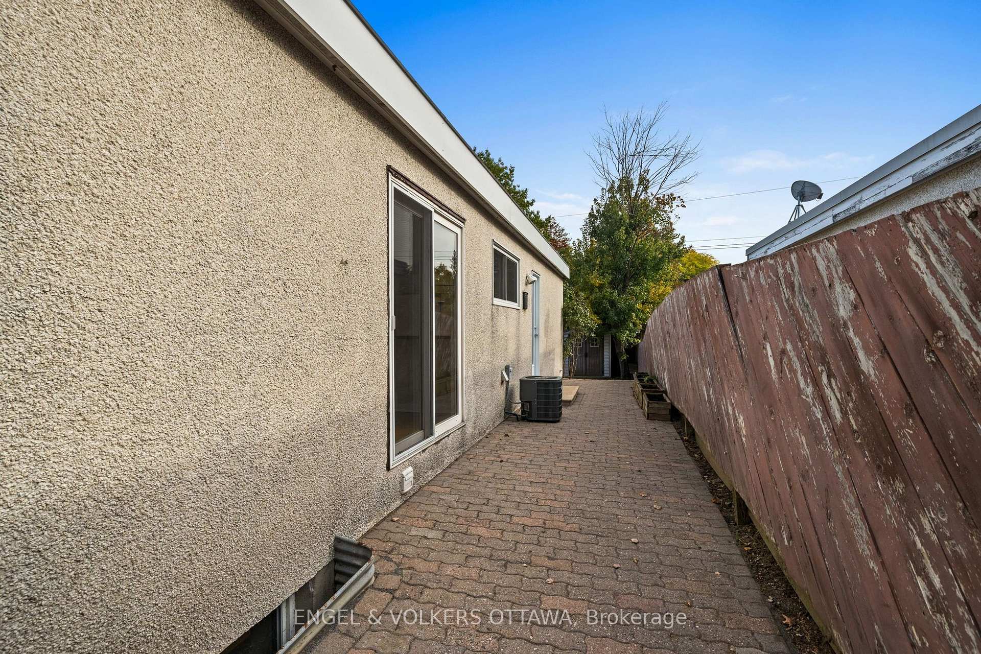 Photo 40 of 50 Solva Drive, Ottawa, Crystal Beach — HOMEH