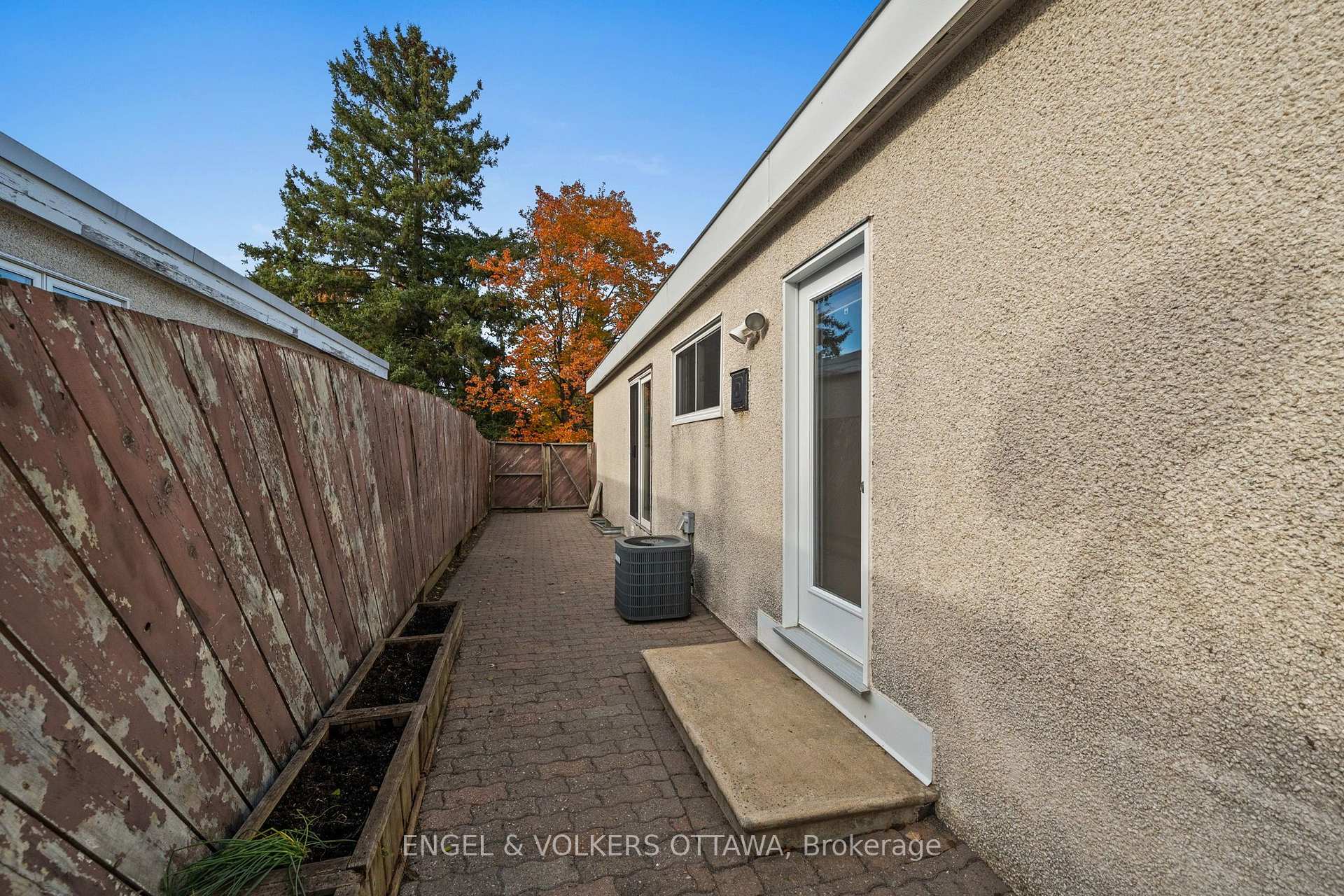Photo 41 of 50 Solva Drive, Ottawa, Crystal Beach — HOMEH