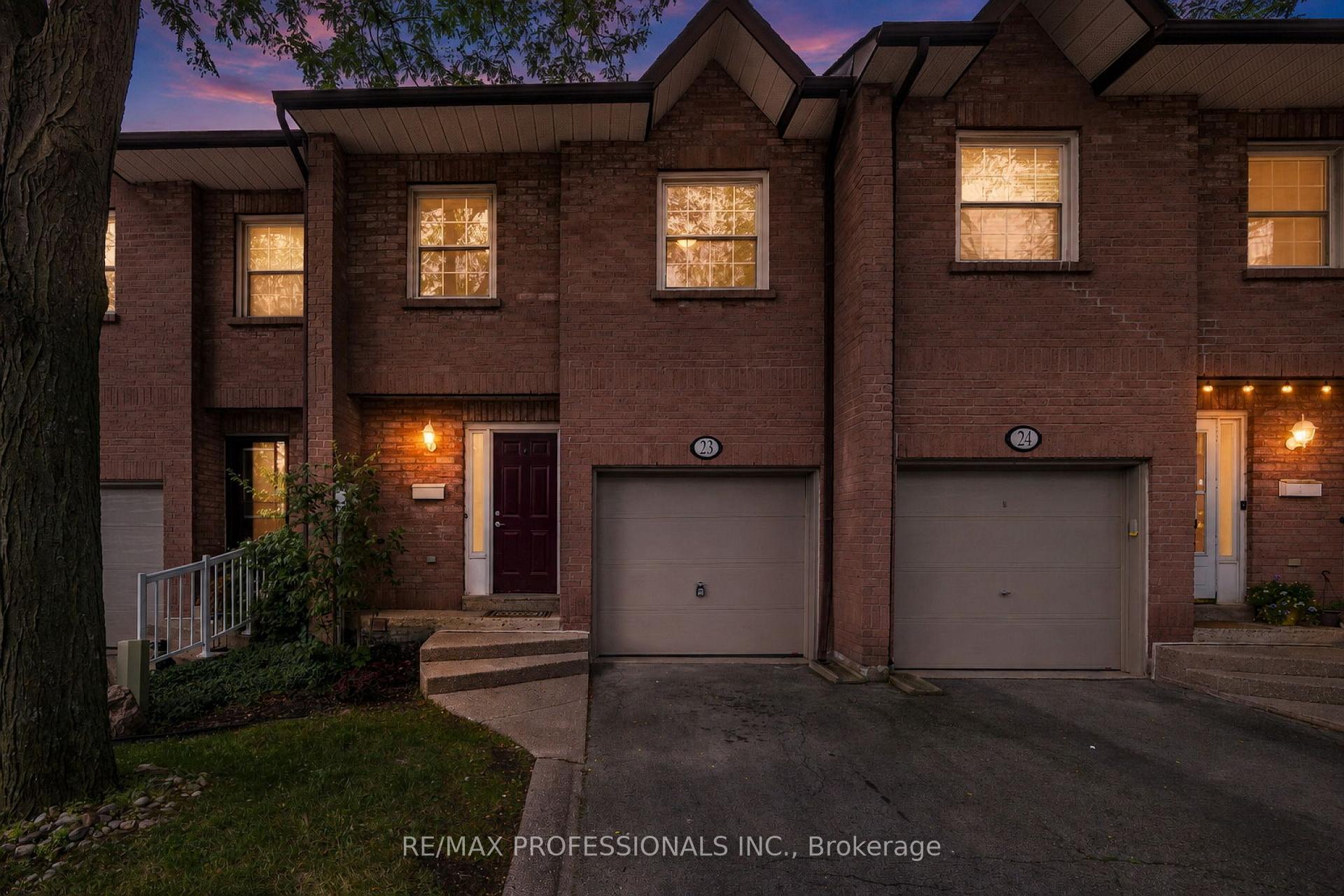 Photo 1 of Unit 23, 2004 Glenada Crescent, Oakville, Wedgewood Creek — HOMEH