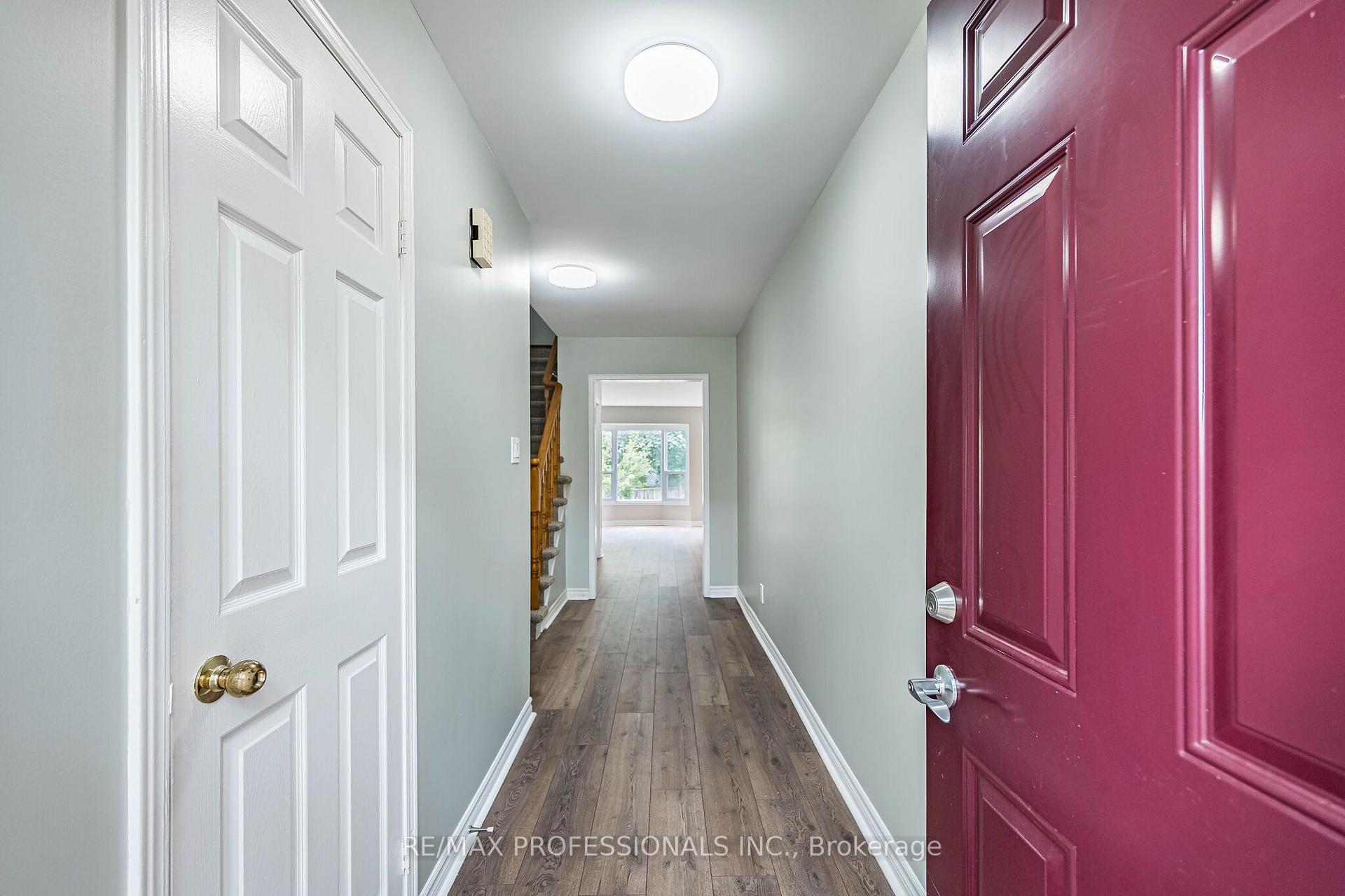 Photo 3 of Unit 23, 2004 Glenada Crescent, Oakville, Wedgewood Creek — HOMEH