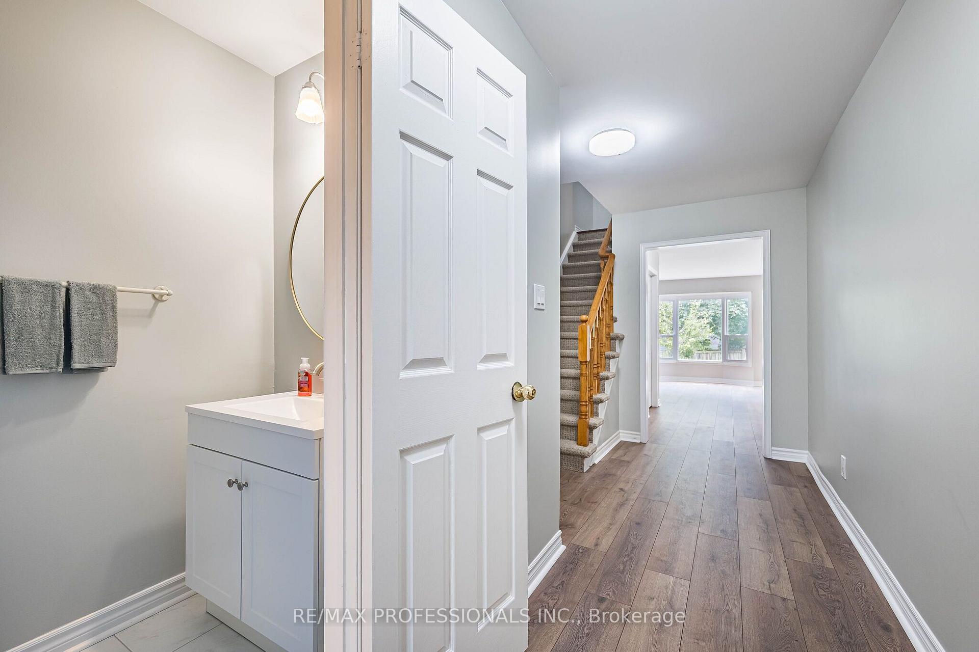 Photo 5 of Unit 23, 2004 Glenada Crescent, Oakville, Wedgewood Creek — HOMEH