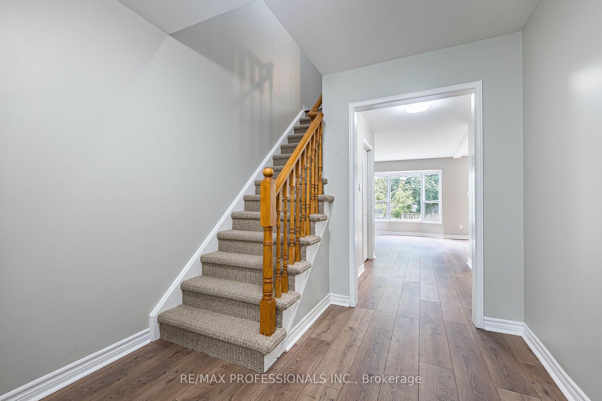 Photo 6 of Unit 23, 2004 Glenada Crescent, Oakville, Wedgewood Creek — HOMEH